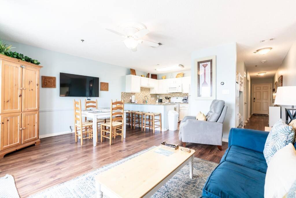 Gulf View, Easy Access, Heated Pool, Hot Tub Apartment
