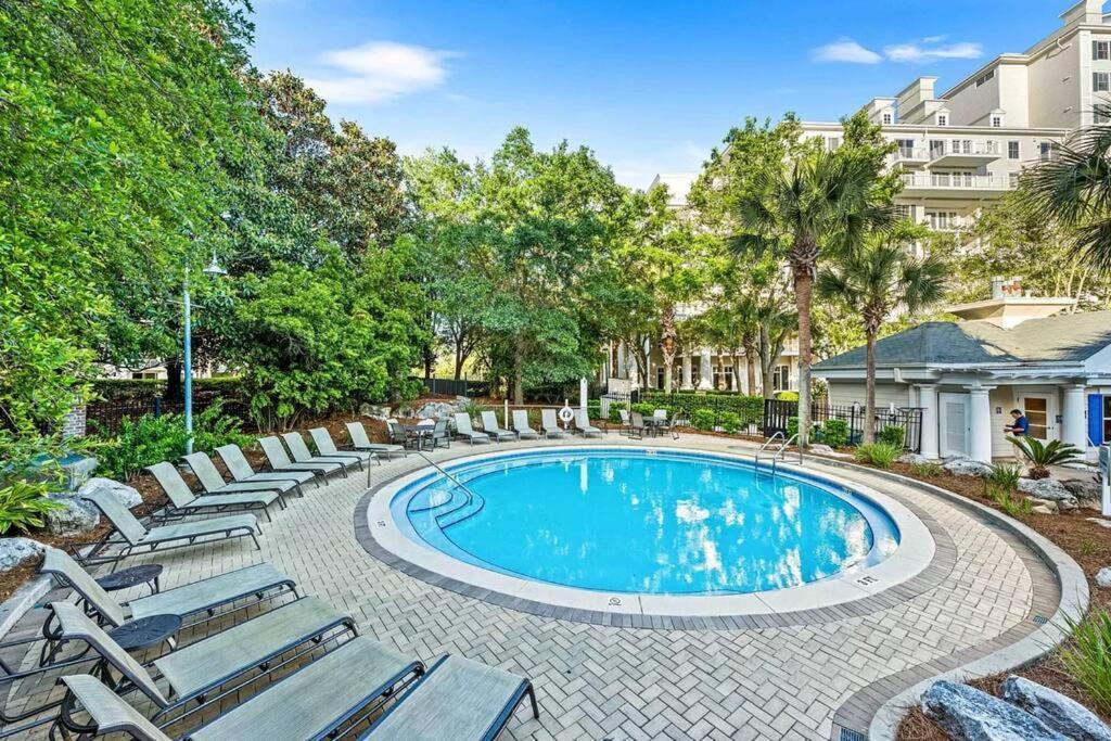 New Baytowne Bahia Breeze Pool View Apartment Destin