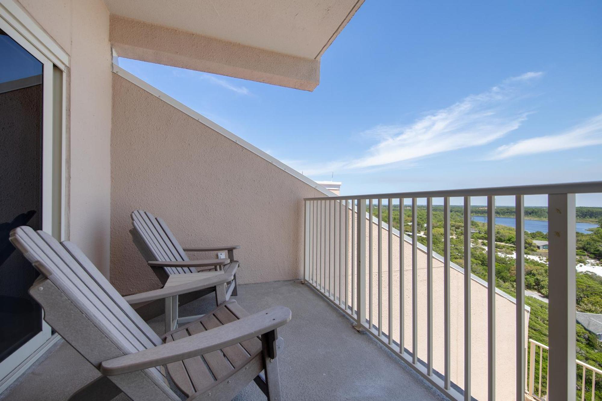 Tops'l Manor 1305