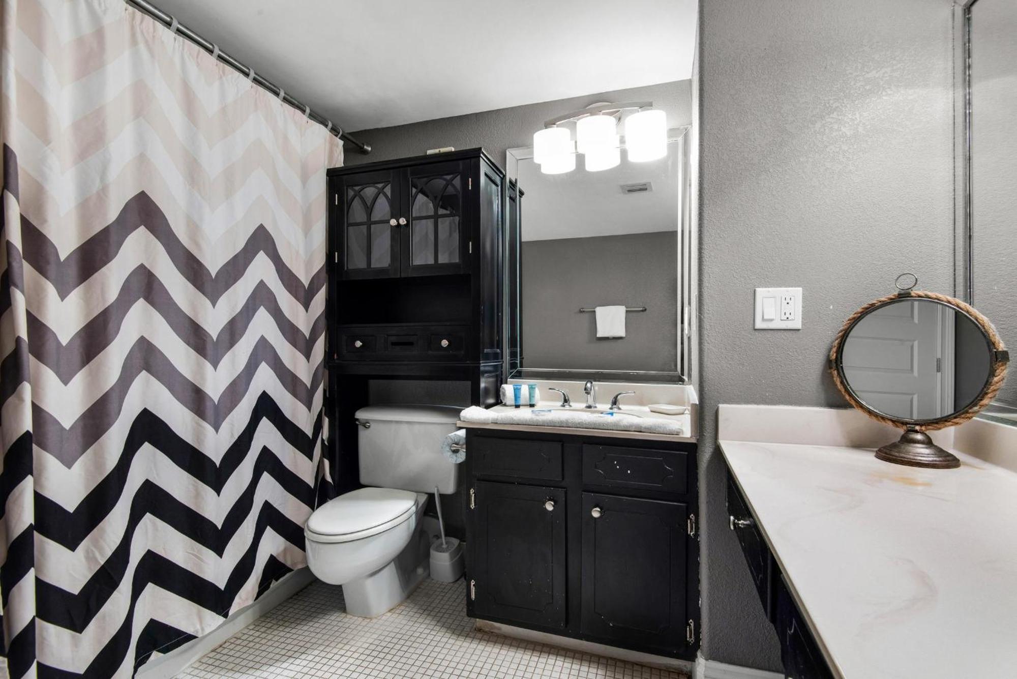 Shoreline Towers 3021 Apartment *