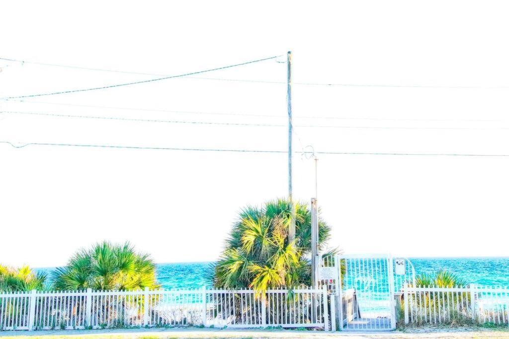 Private With Seasonal Chair Service And Heated Pool Apartment *