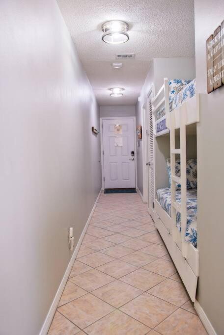 Apartment Private With Seasonal Chair Service And Heated Pool *