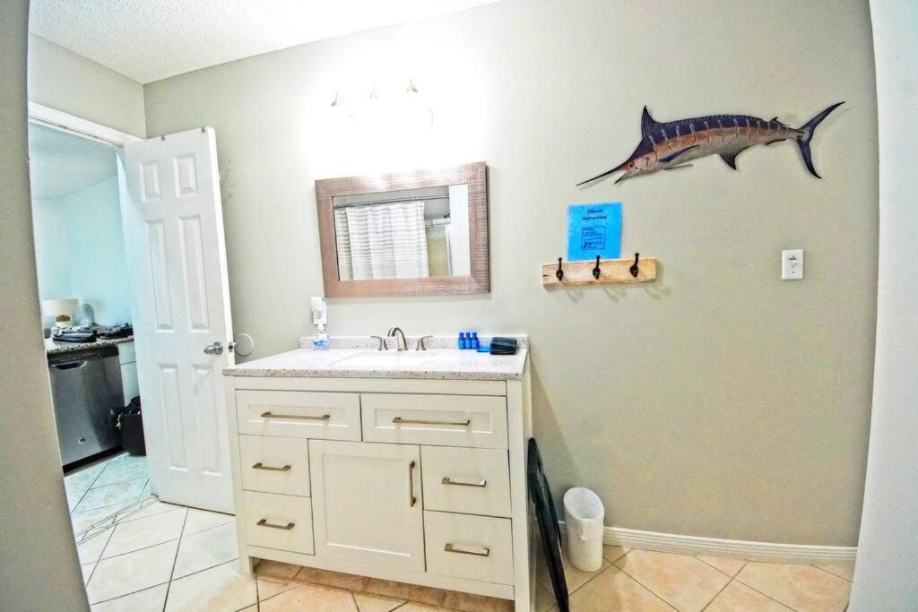 Apartment Private With Seasonal Chair Service And Heated Pool