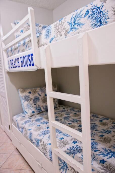 Private With Seasonal Chair Service And Heated Pool Apartment *