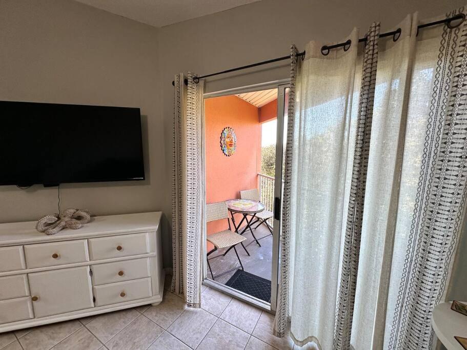 Apartment Private With Seasonal Chair Service And Heated Pool