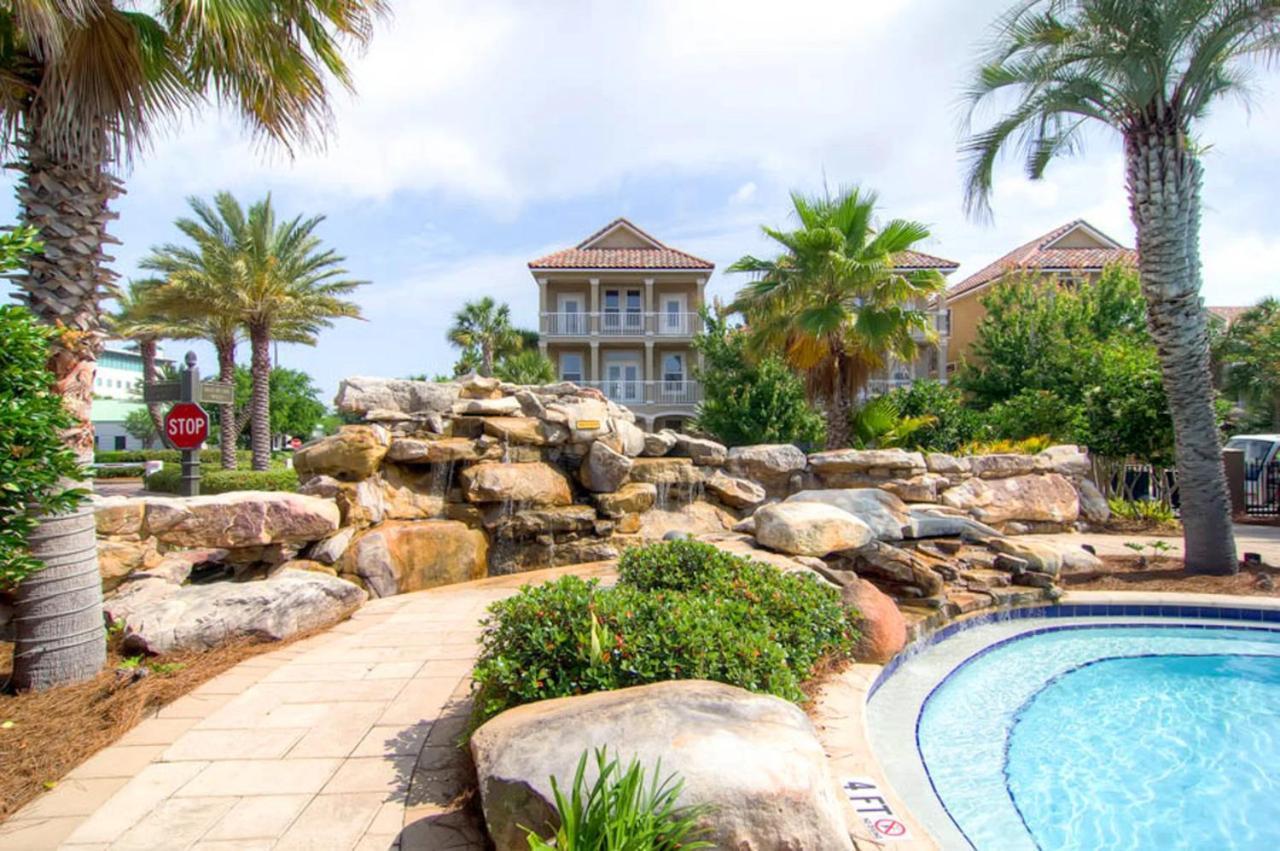 Deja Blue Pool Front Pet Friendly Destin