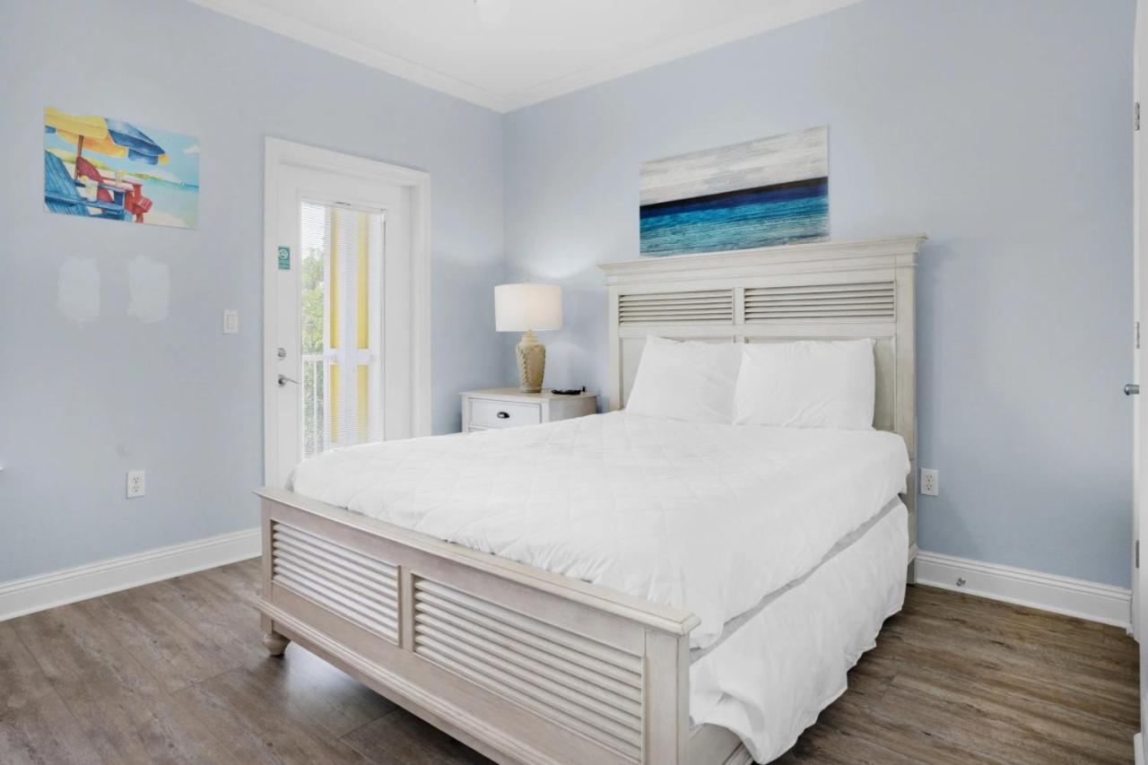 Holiday home Deja Blue Pool Front Pet Friendly