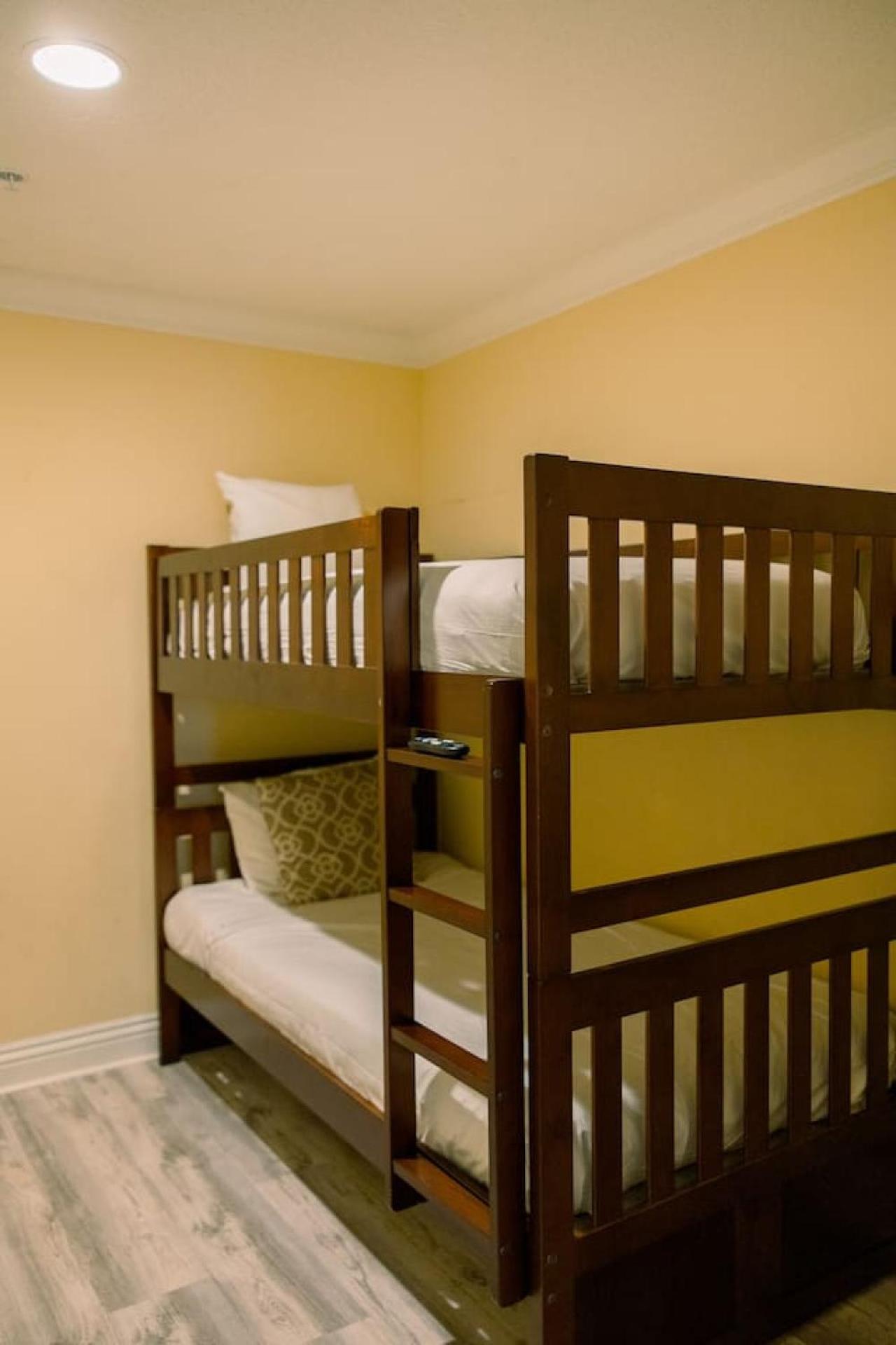 2 Bedroom On Harborwalk Village * Destin