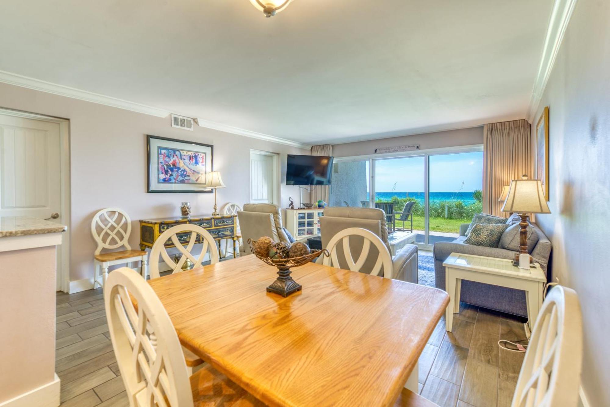 Apartment House B101 - Beachfront With Pool, Wifi, & Service