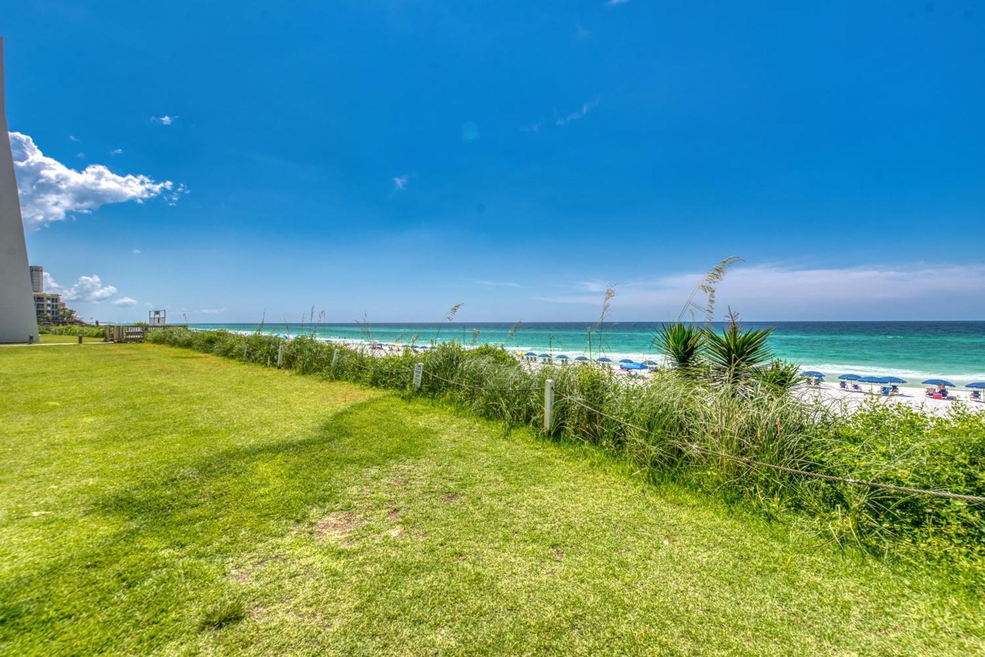 House B101 - Beachfront With Pool, Wifi, & Service
