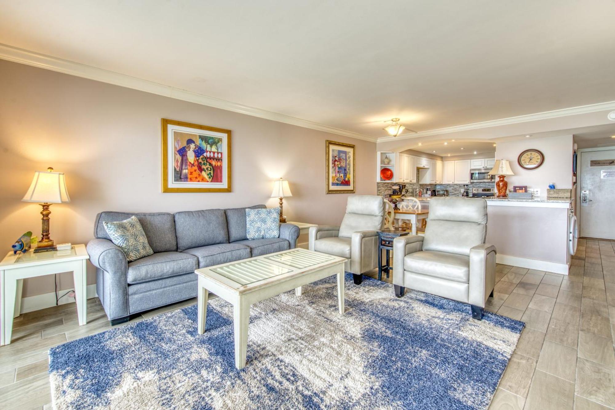 House B101 - Beachfront With Pool, Wifi, & Service Apartment
