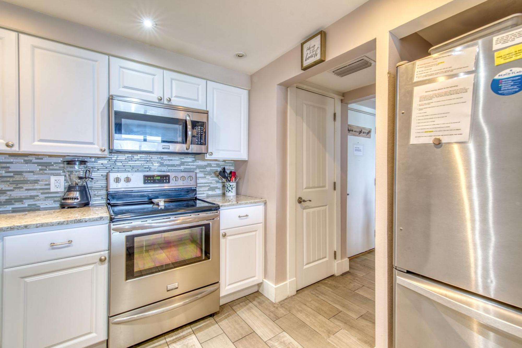 Apartment House B101 - Beachfront With Pool, Wifi, & Service *