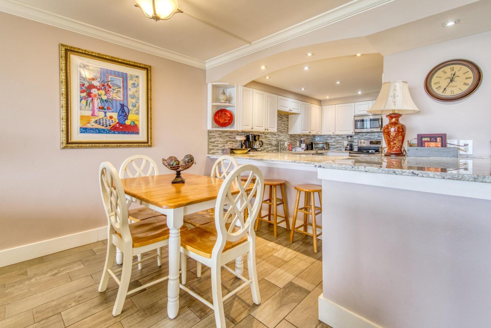 House B101 - Beachfront With Pool, Wifi, & Service Apartment