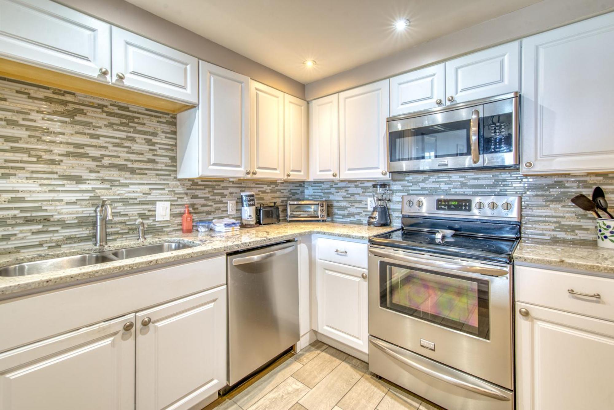 House B101 - Beachfront With Pool, Wifi, & Service Destin