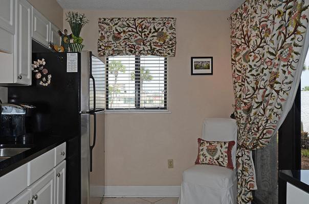 4-10 Shoreline Towers- Free Setup Destin