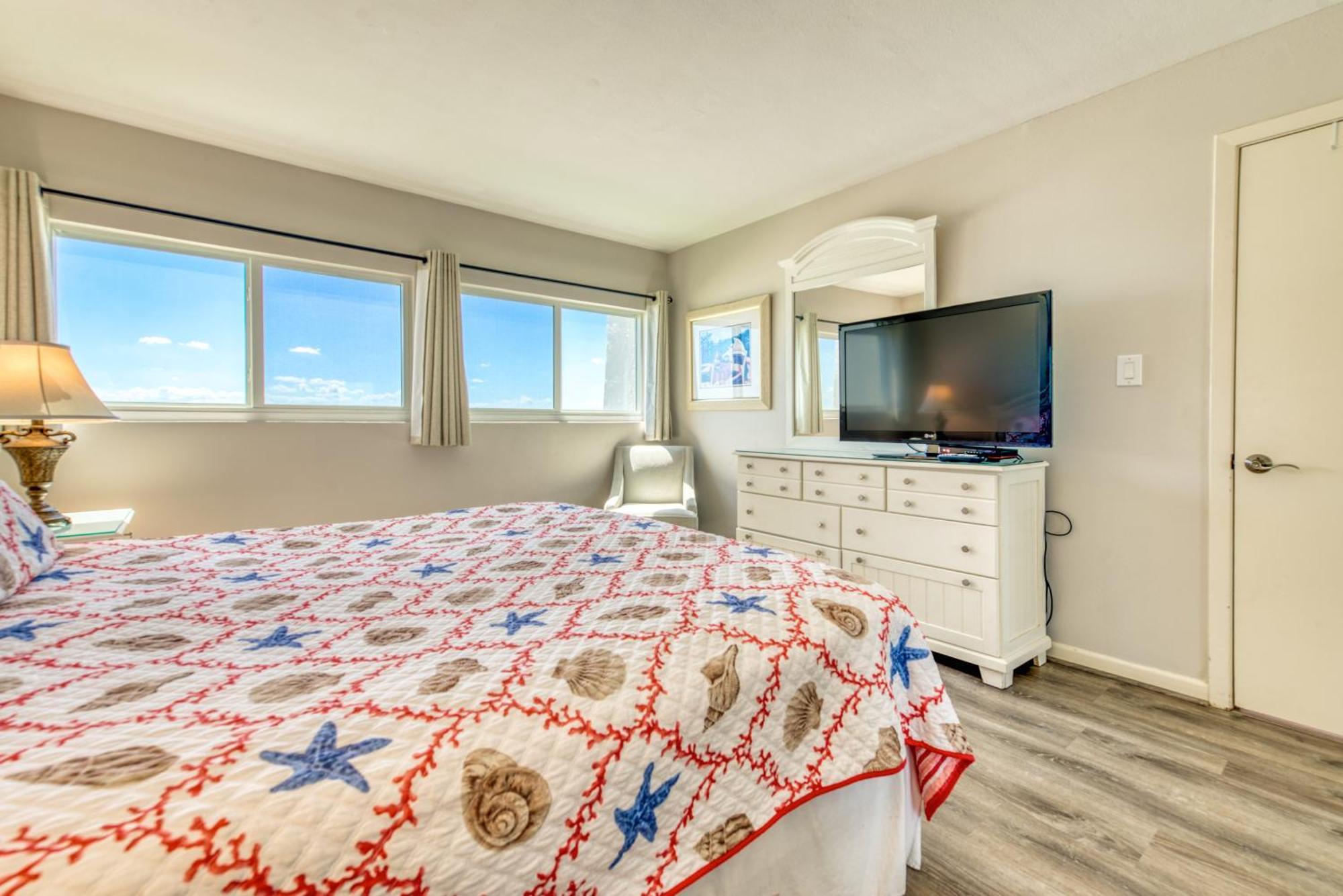 Apartment House B402 - Beachfront With Pool, Wifi, & Service Destin