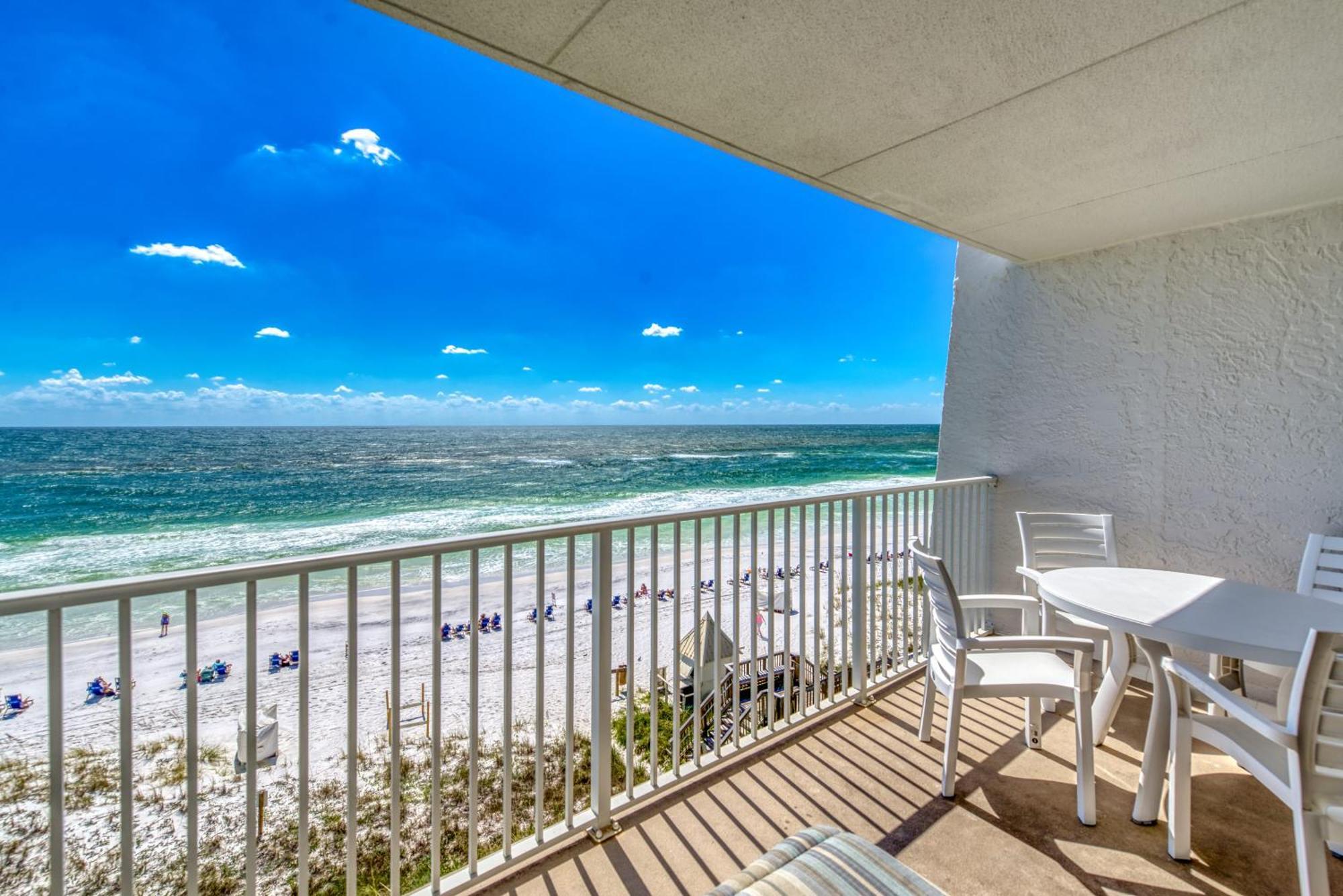 House B402 - Beachfront With Pool, Wifi, & Service Apartment