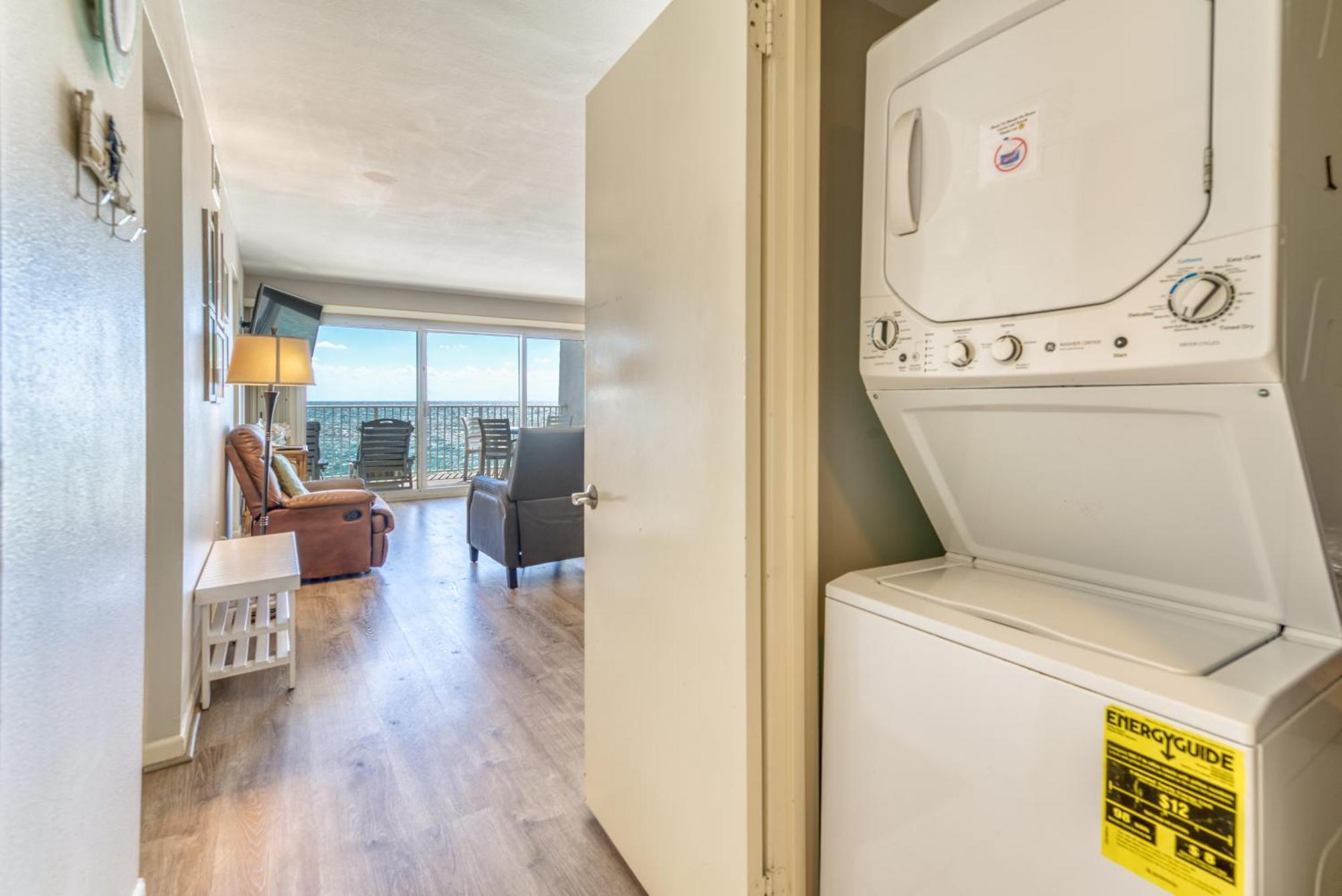 Apartment House B402 - Beachfront With Pool, Wifi, & Service *