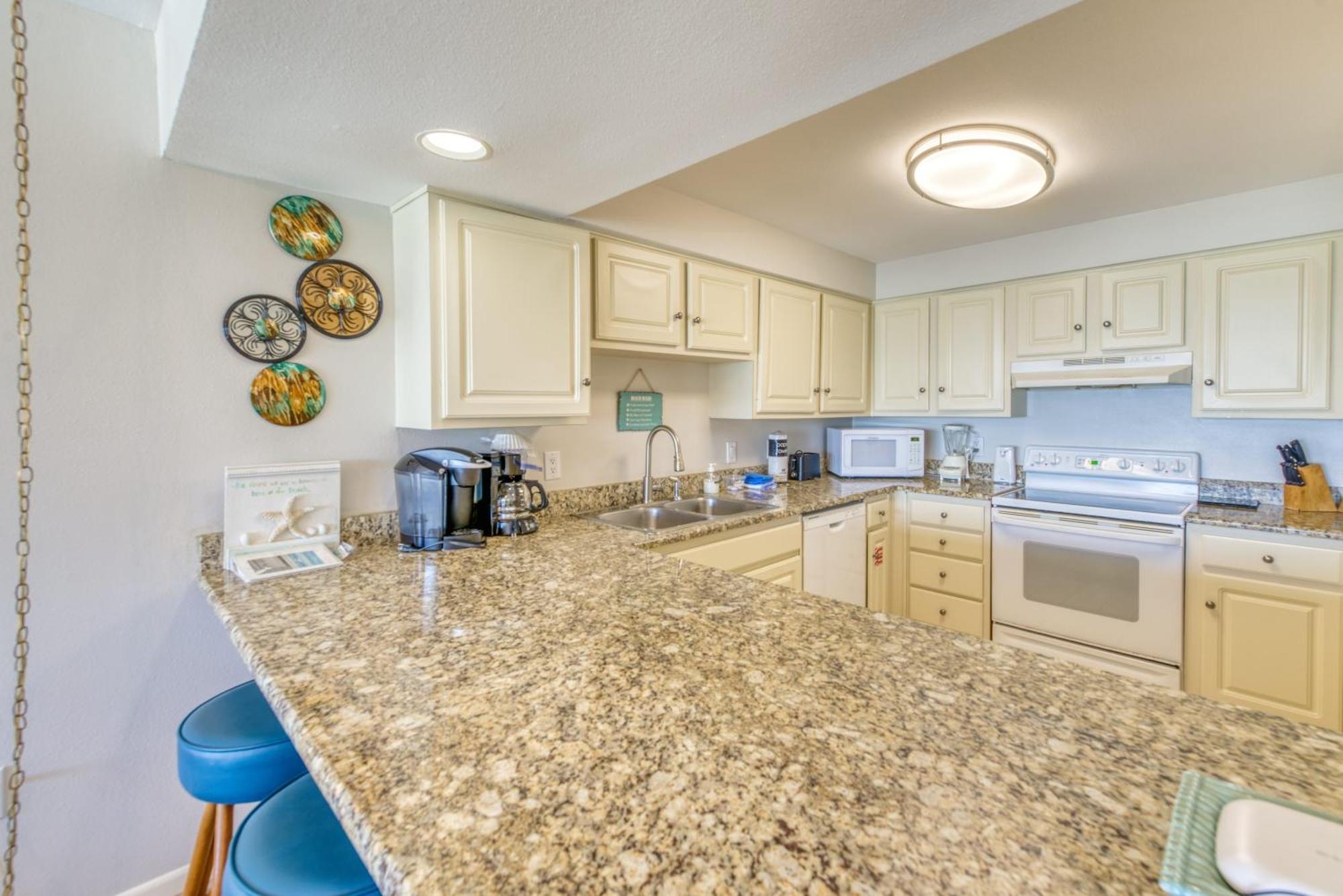 House B402 - Beachfront With Pool, Wifi, & Service *