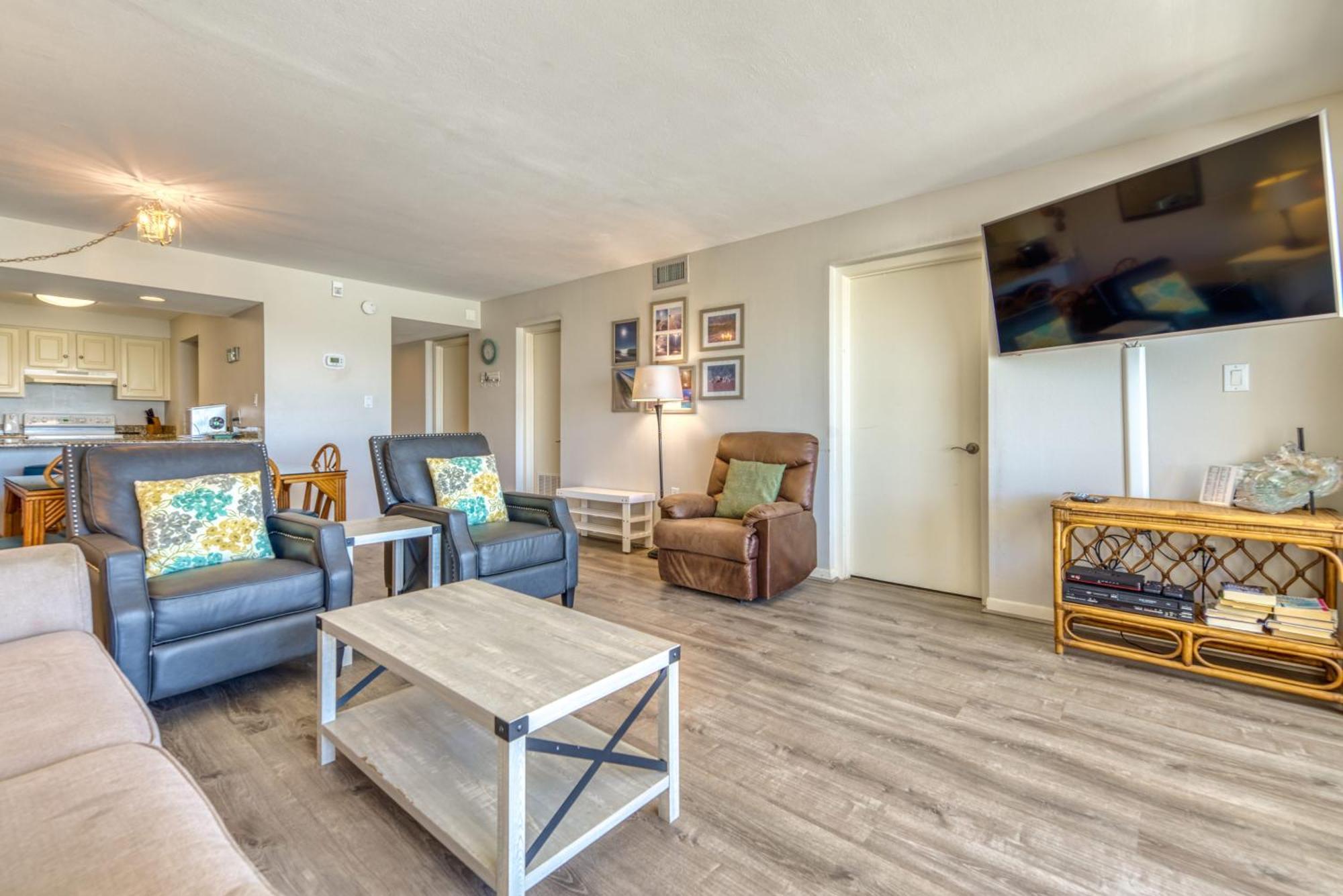 House B402 - Beachfront With Pool, Wifi, & Service