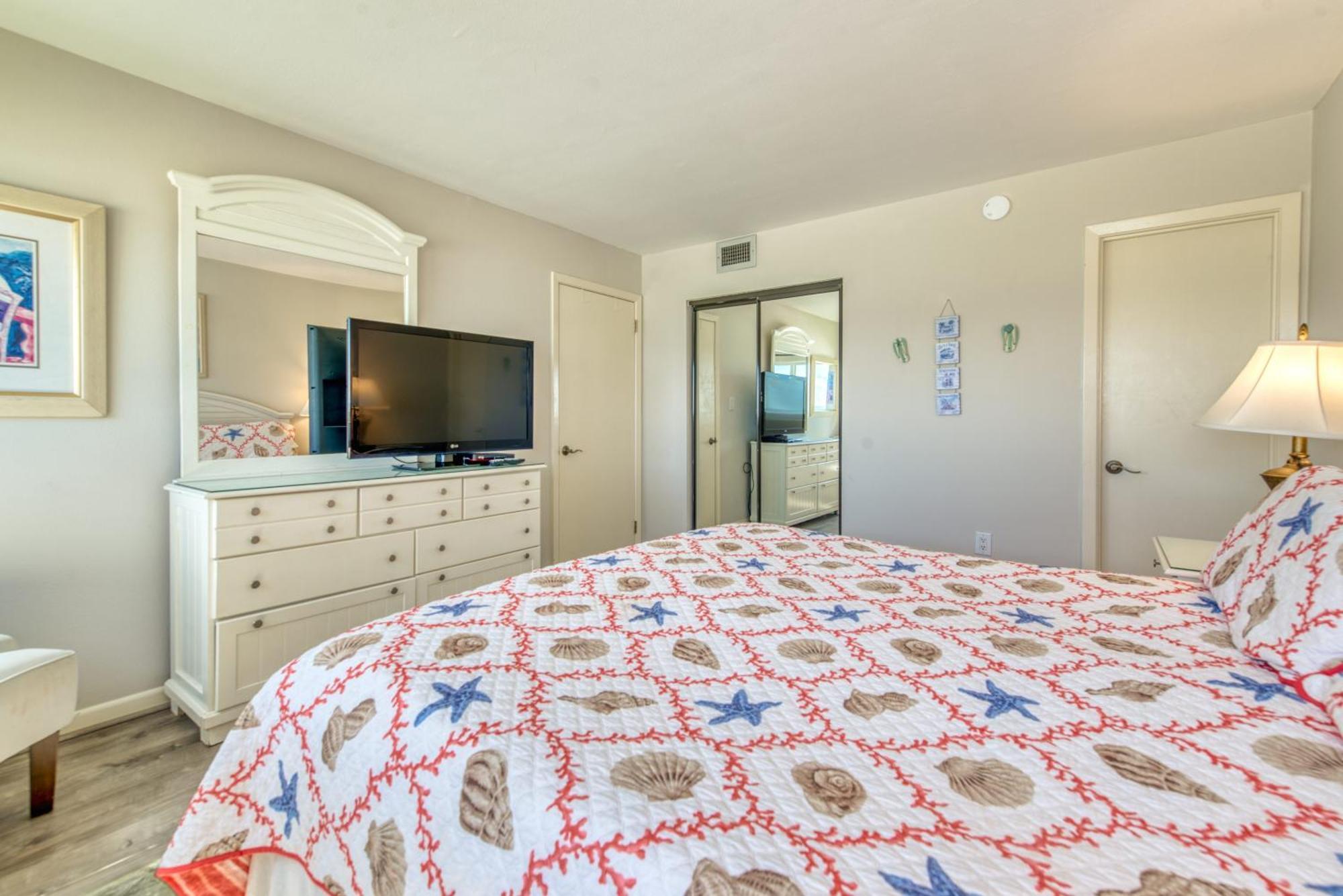 House B402 - Beachfront With Pool, Wifi, & Service Apartment *