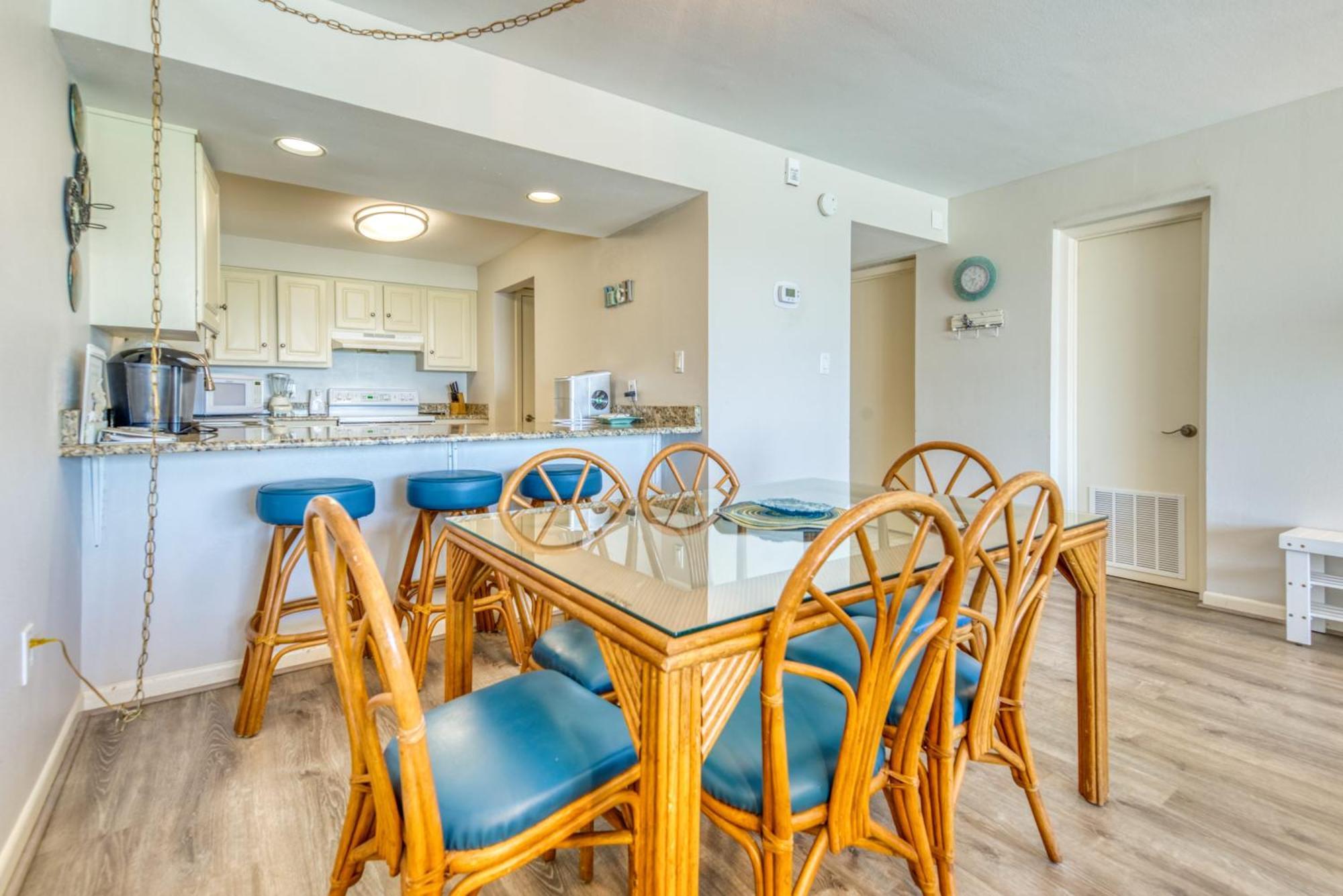Apartment House B402 - Beachfront With Pool, Wifi, & Service *