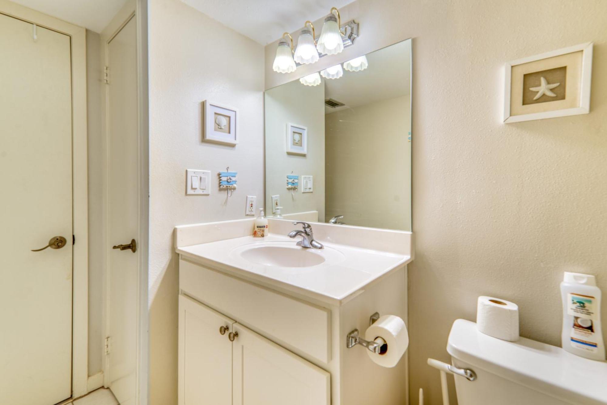 House B402 - Beachfront With Pool, Wifi, & Service