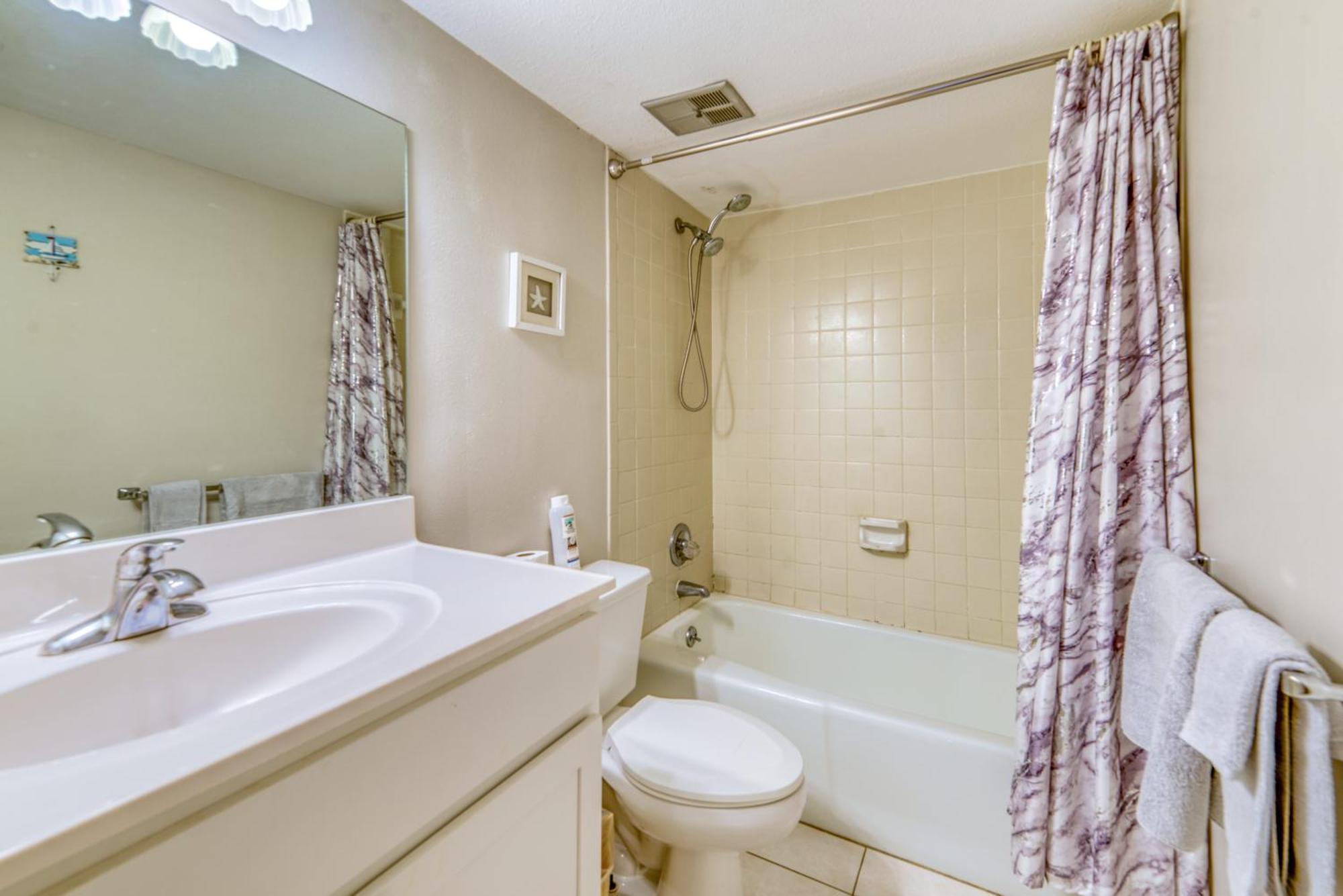 Apartment House B402 - Beachfront With Pool, Wifi, & Service
