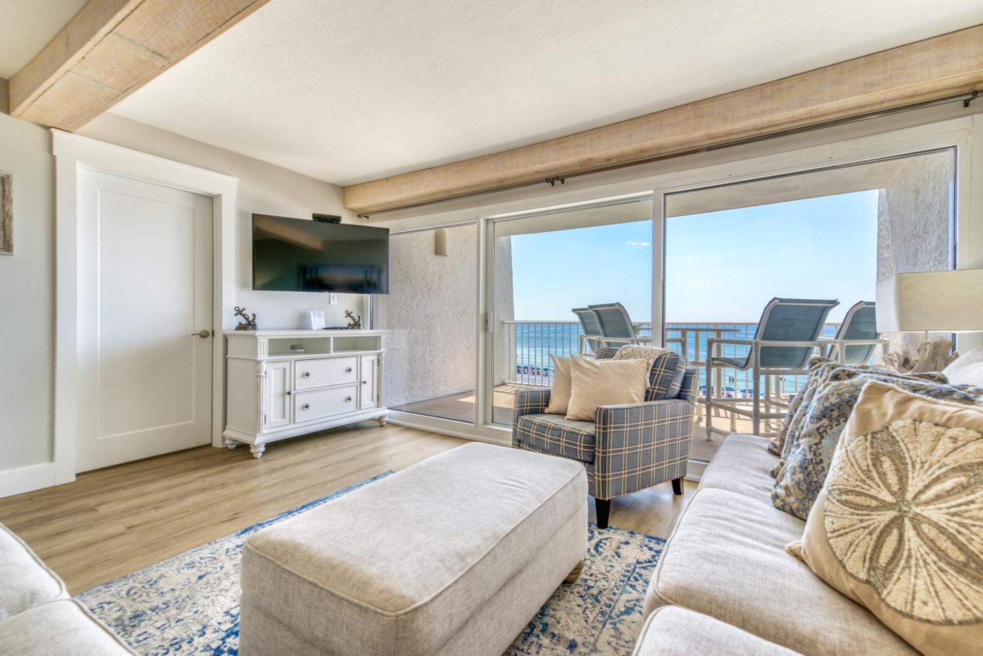 Apartment House C301 - Beachfront With Pool, Wifi, & Service *