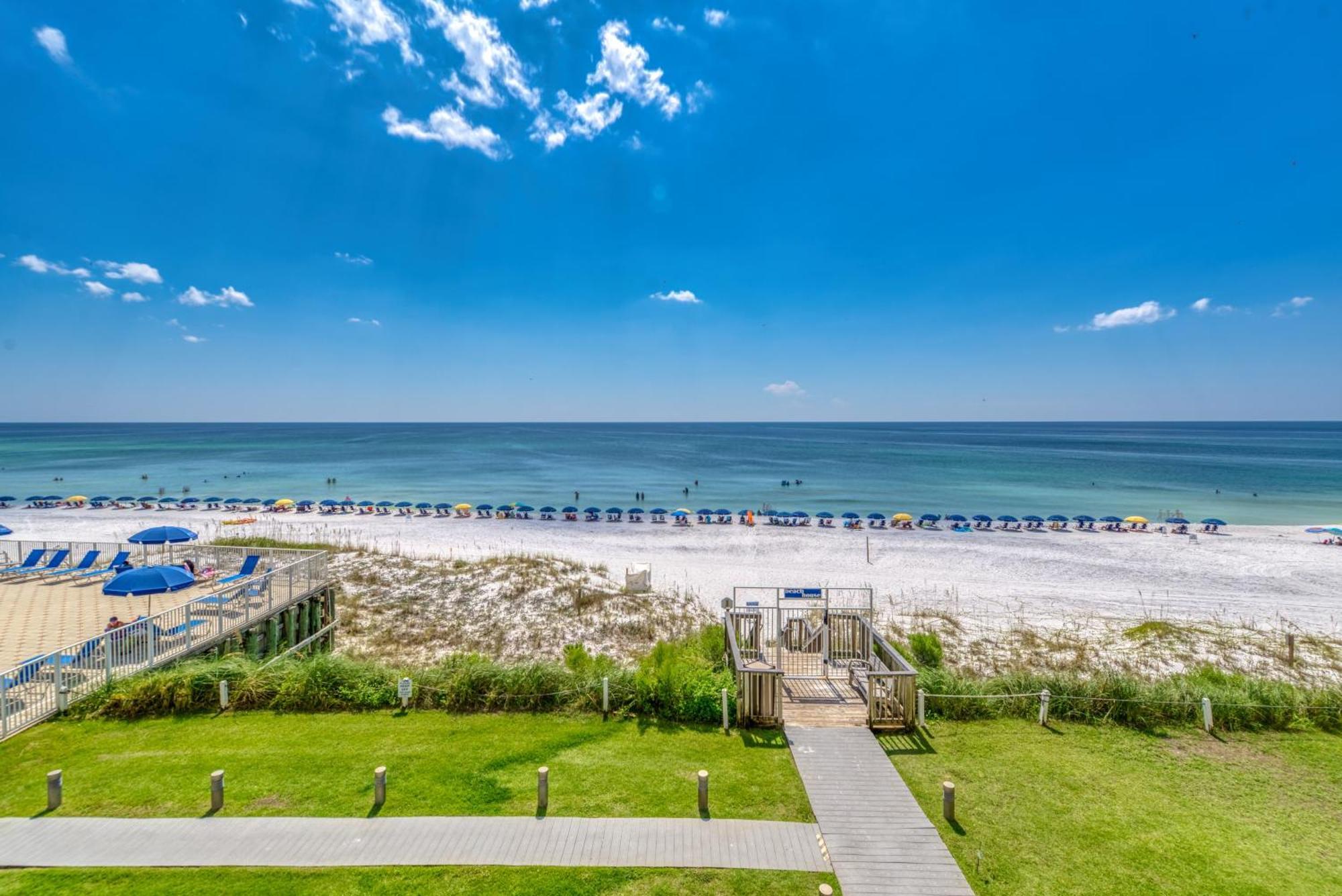 Apartment House C301 - Beachfront With Pool, Wifi, & Service *
