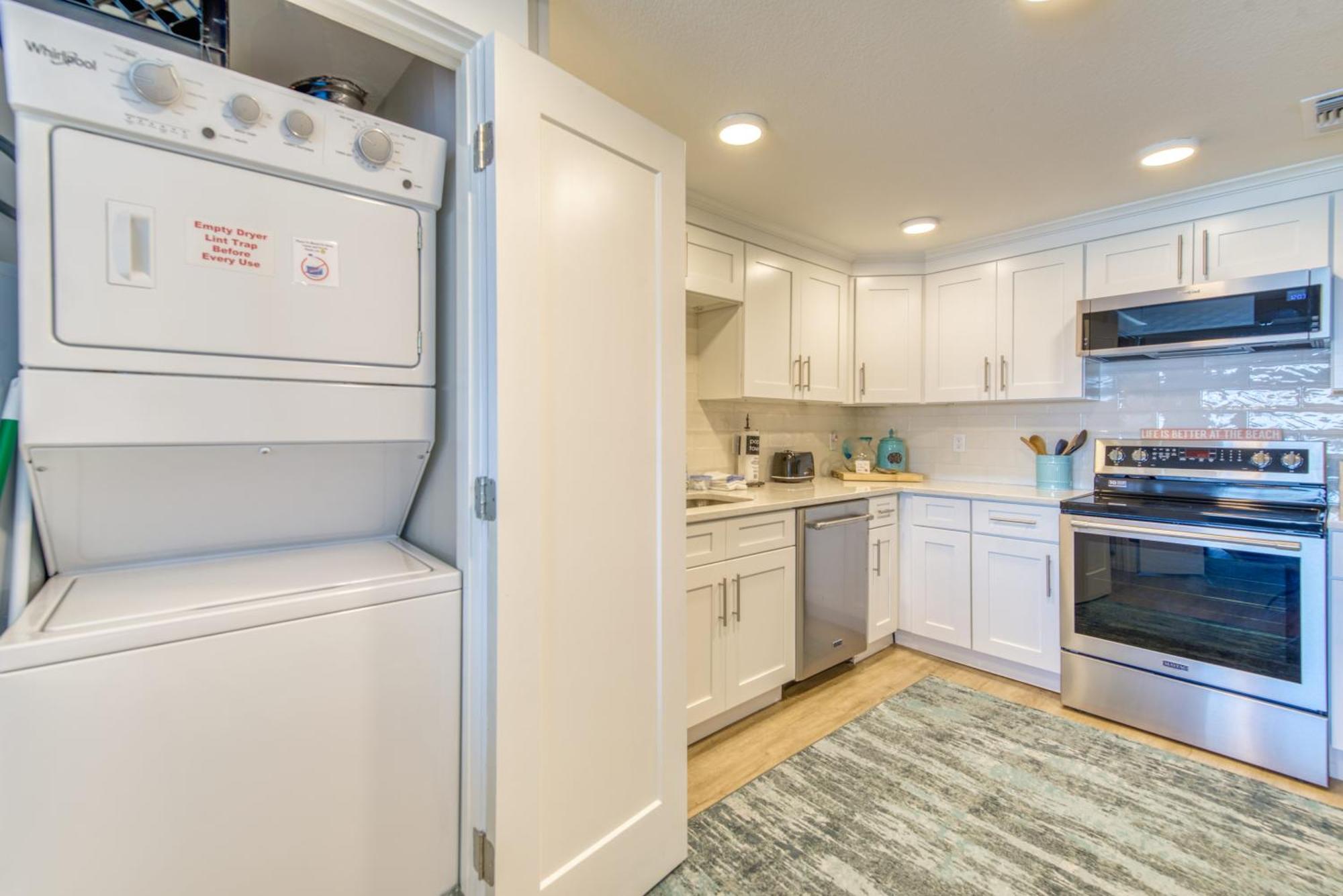 Apartment House C301 - Beachfront With Pool, Wifi, & Service Destin