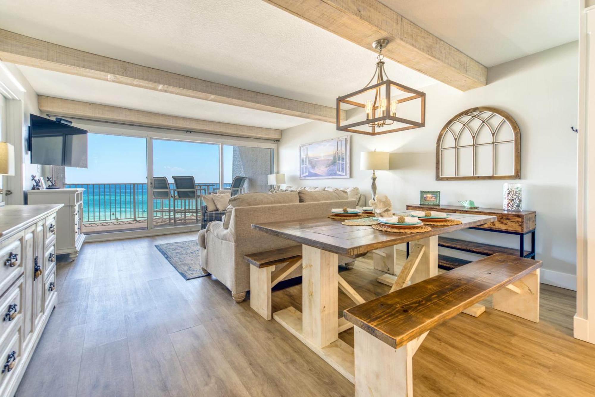 Apartment House C301 - Beachfront With Pool, Wifi, & Service *