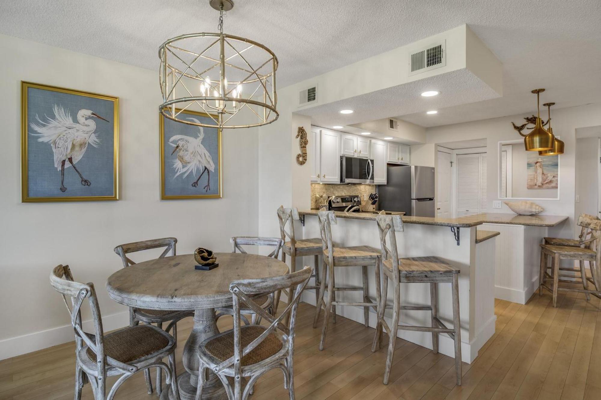 819 Harbour Point 'steel Magnolia On The Bay'