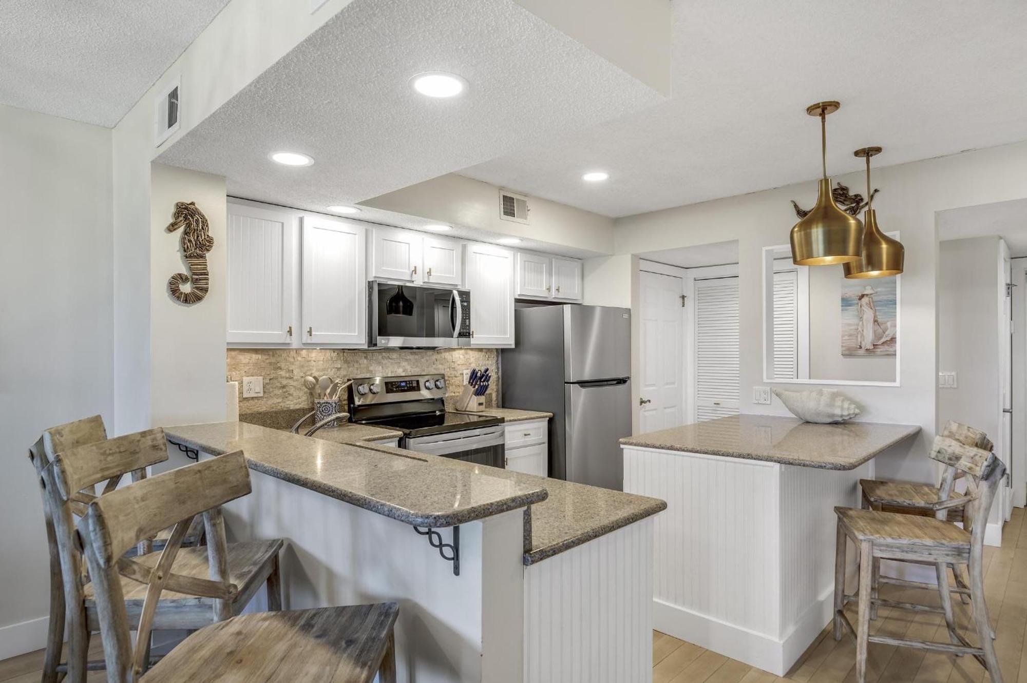 819 Harbour Point 'steel Magnolia On The Bay'