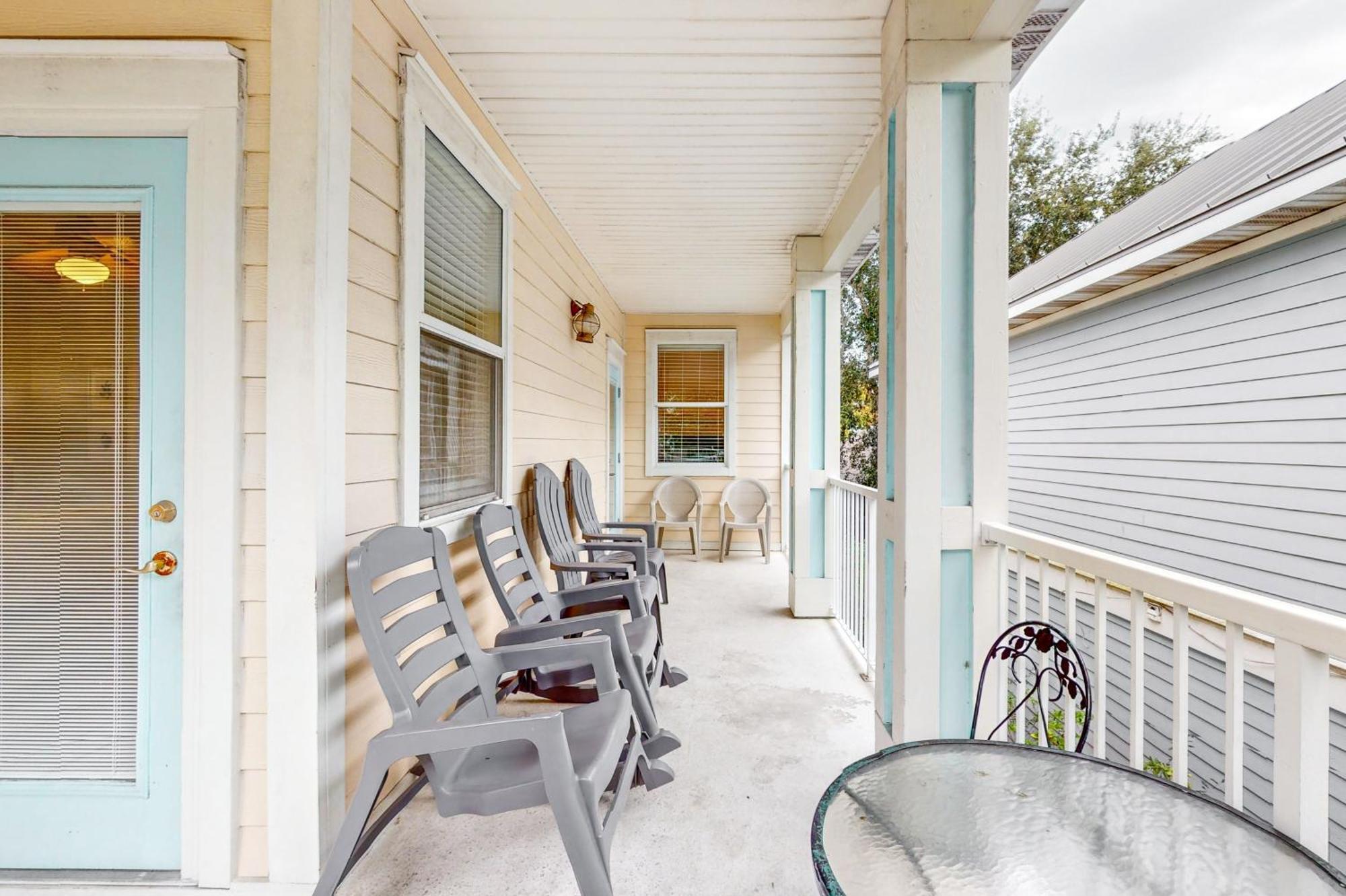Villages Of Crystal Beach: Kono Holiday home