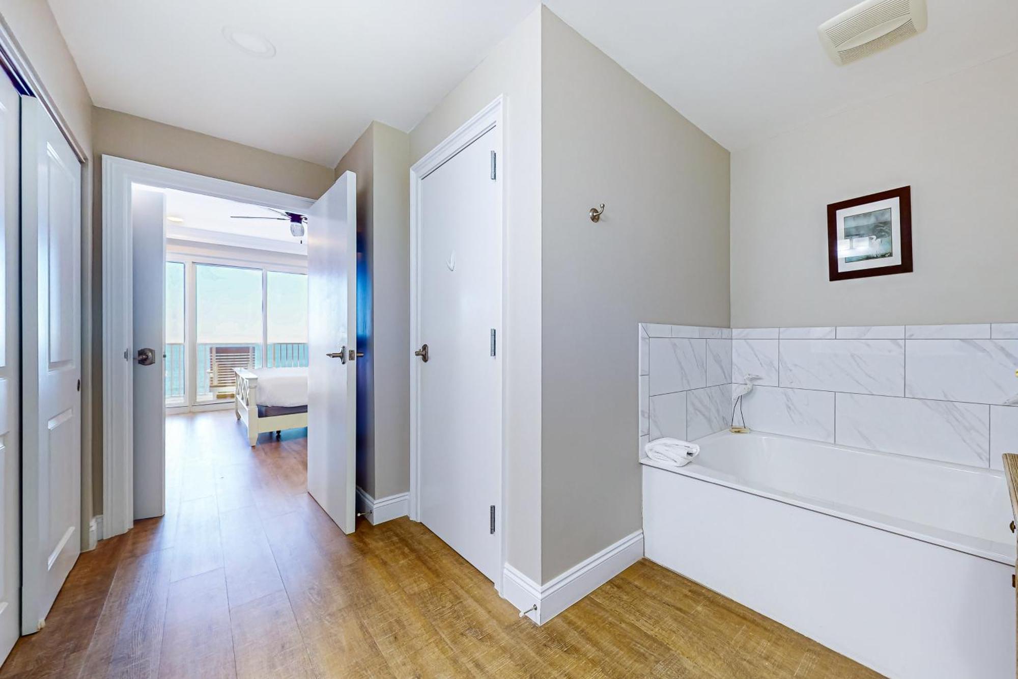 Tops'l Tides 1103 Apartment