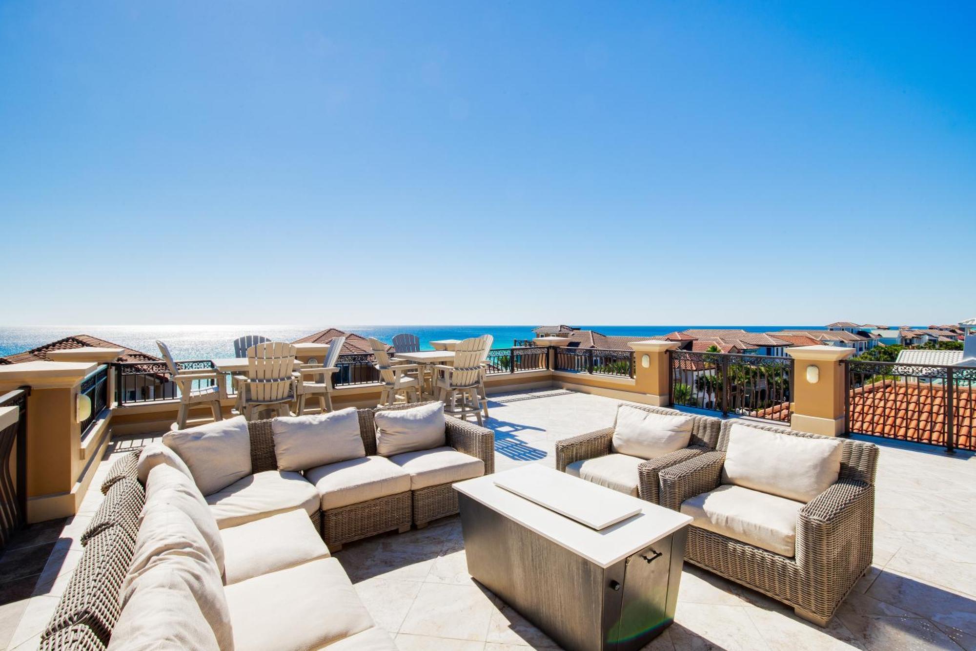Holiday home Views, Rooftop Deck, Outdoor Kitchen, *