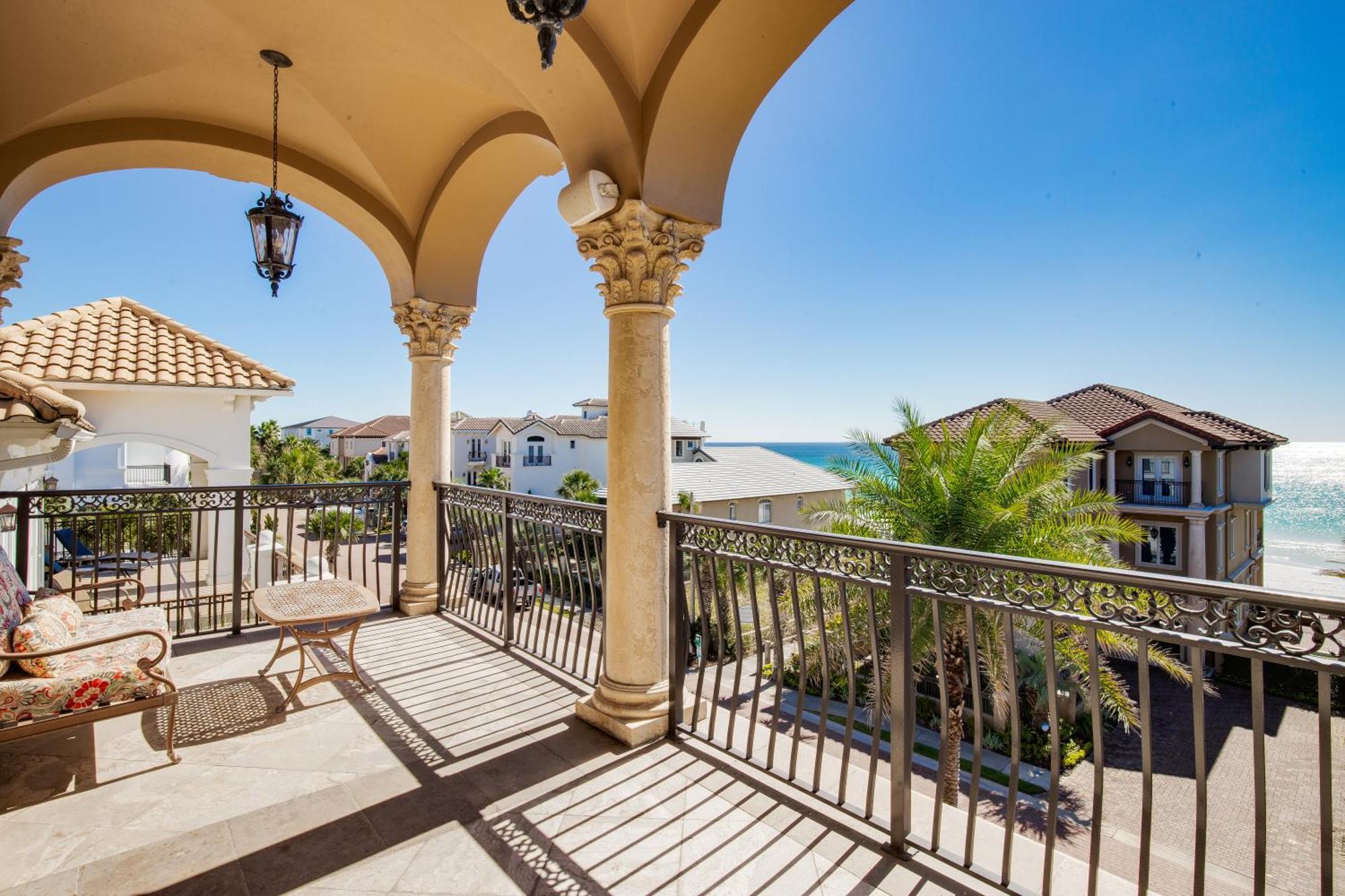 Holiday home Views, Rooftop Deck, Outdoor Kitchen, *