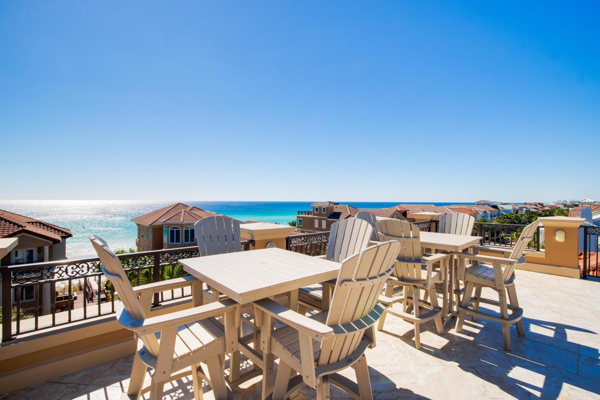 Holiday home Views, Rooftop Deck, Outdoor Kitchen, *