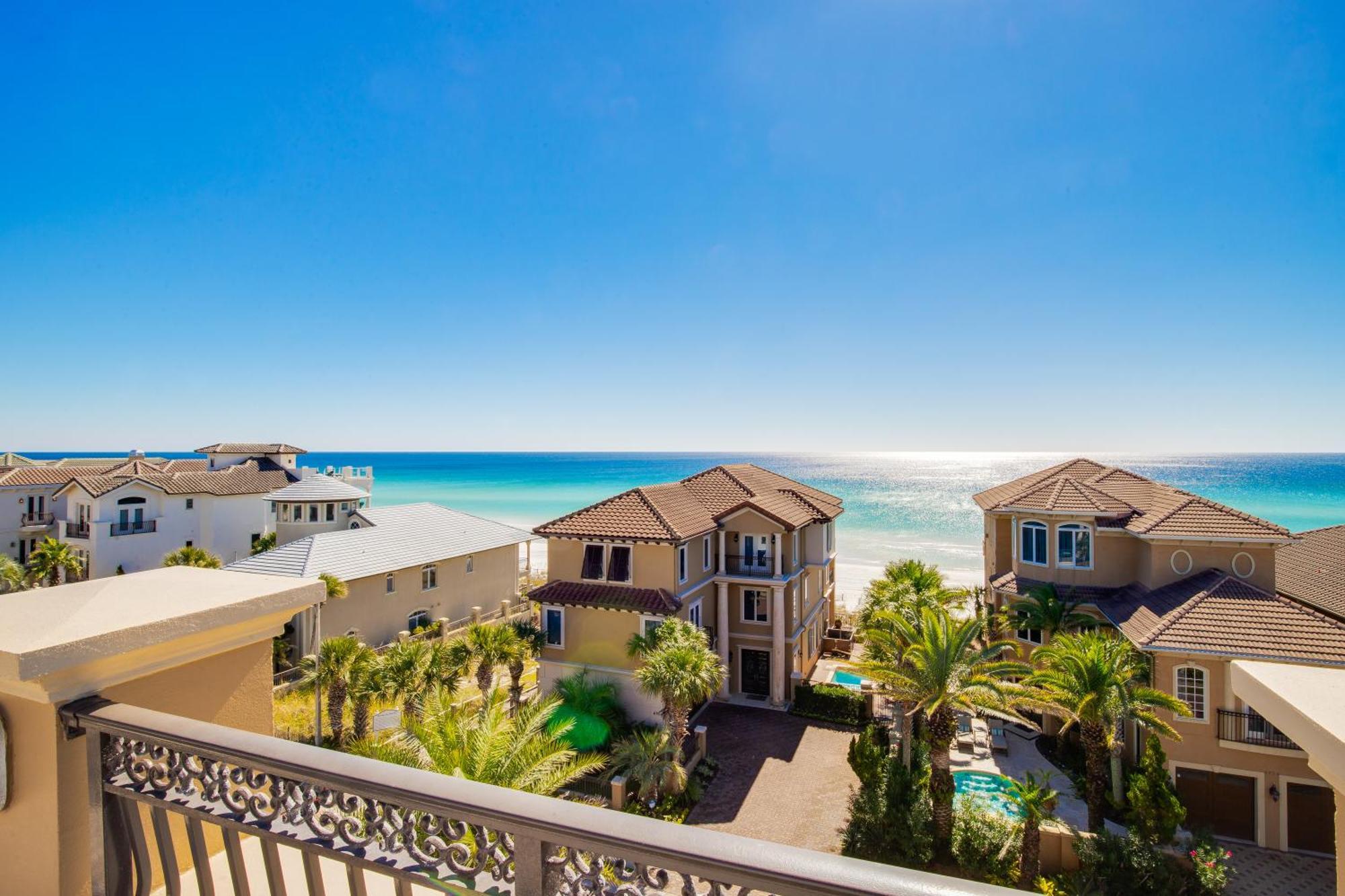 Holiday home Views, Rooftop Deck, Outdoor Kitchen,