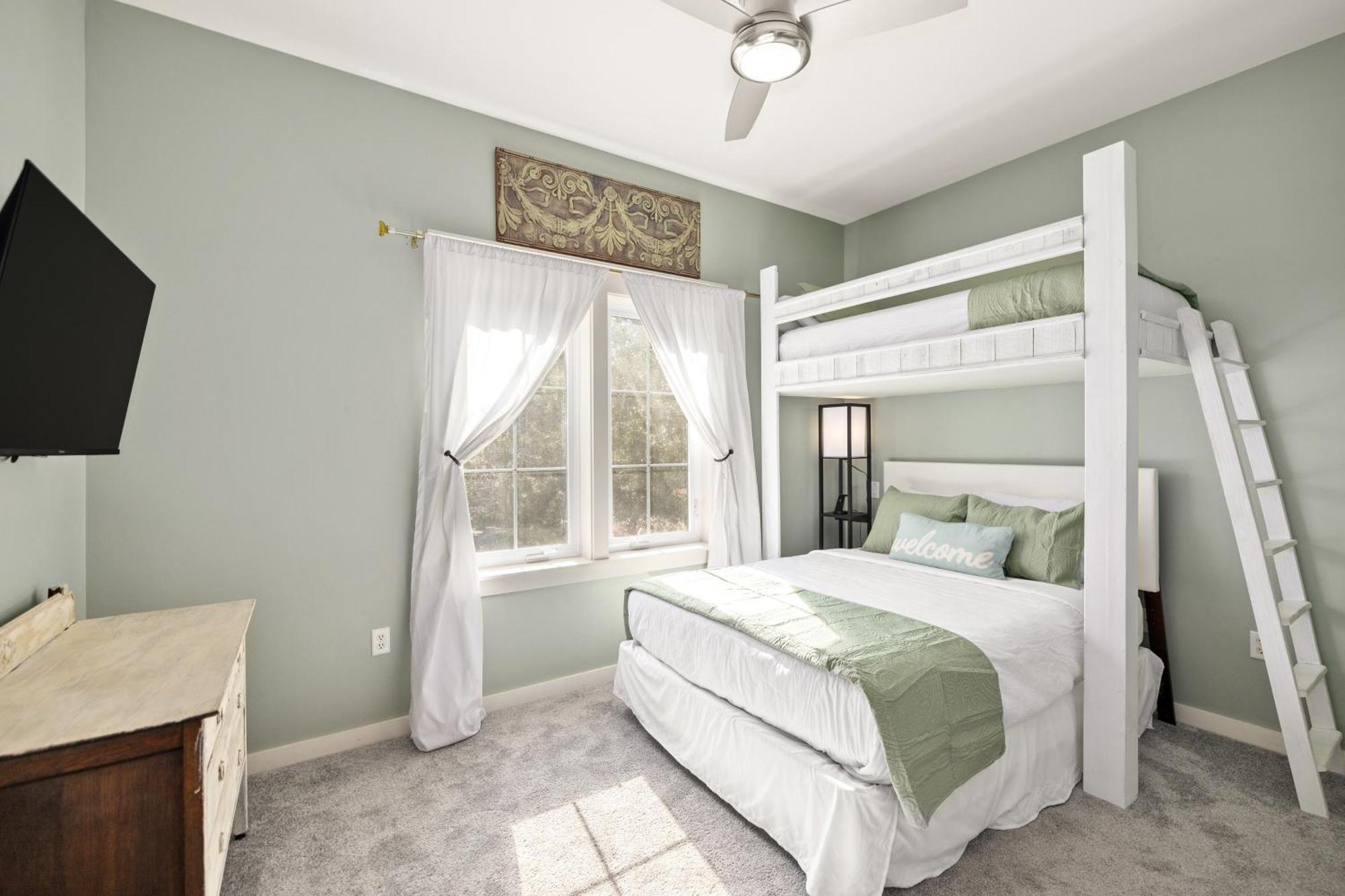 1366 Laurel Grove