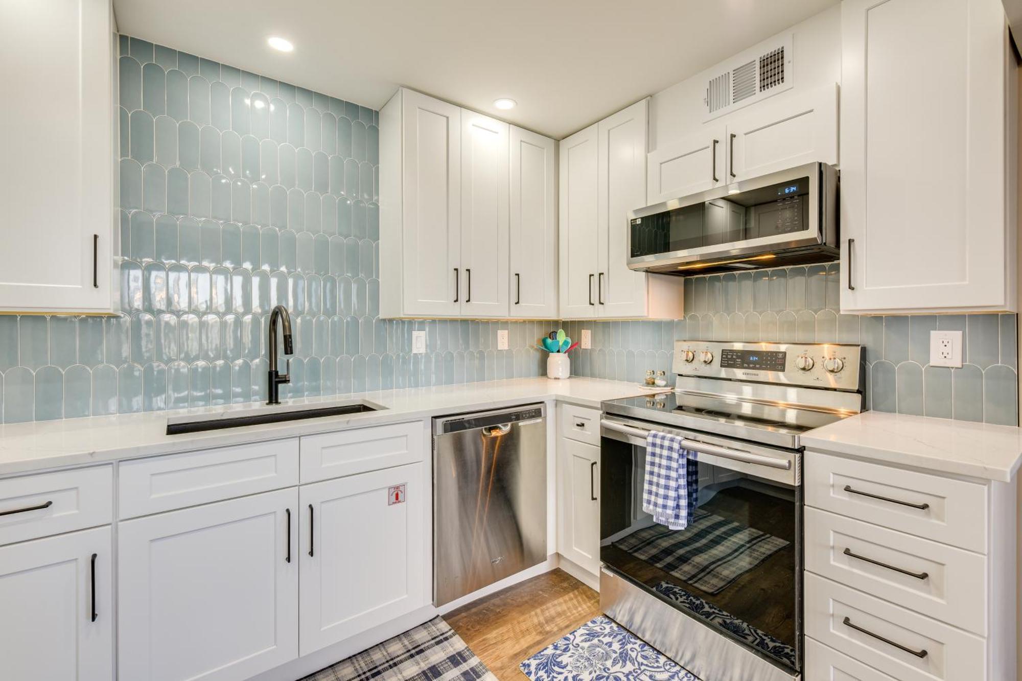 Airy With Pool - Walk To Private Beach! Destin
