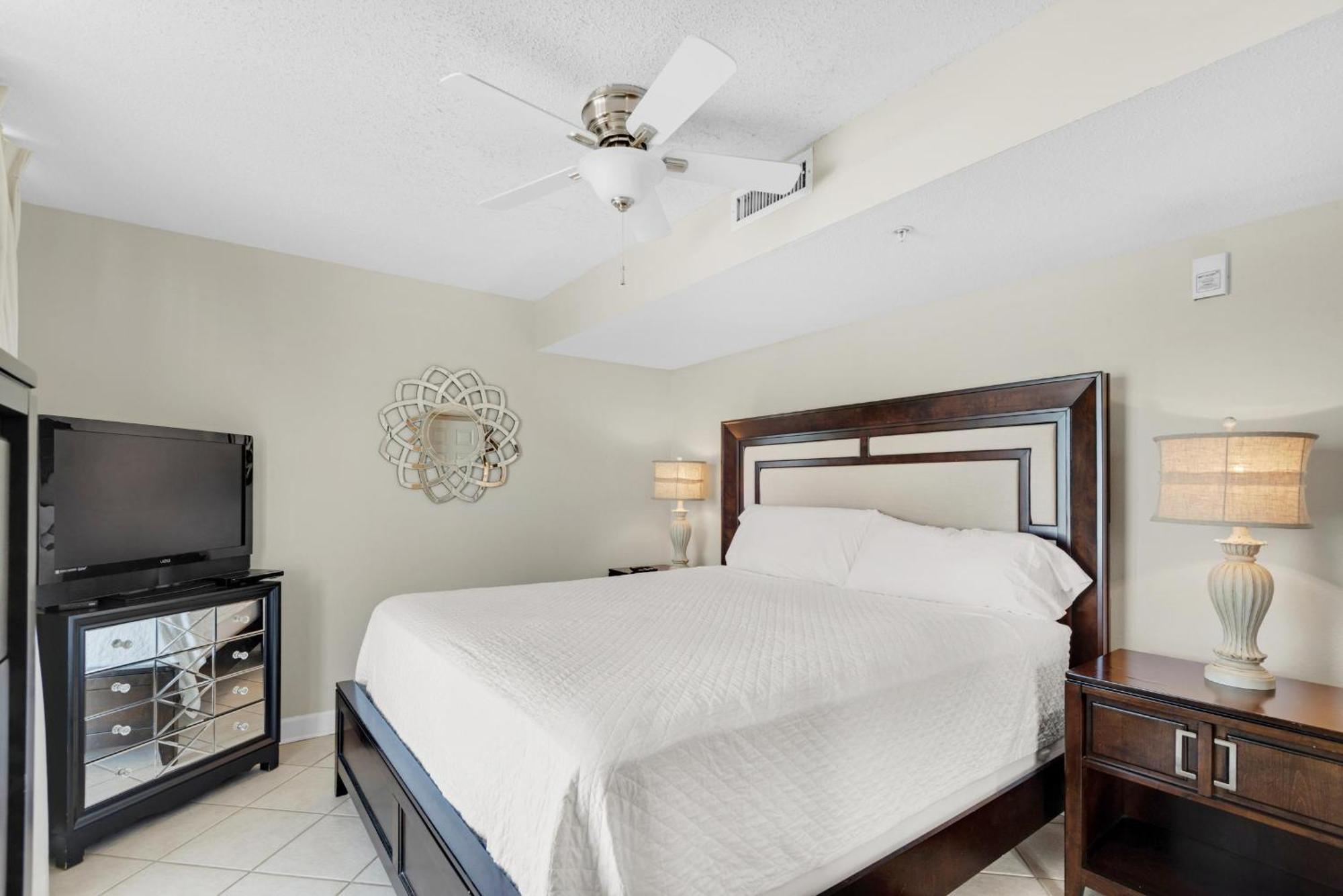 Pelican 801 Apartment