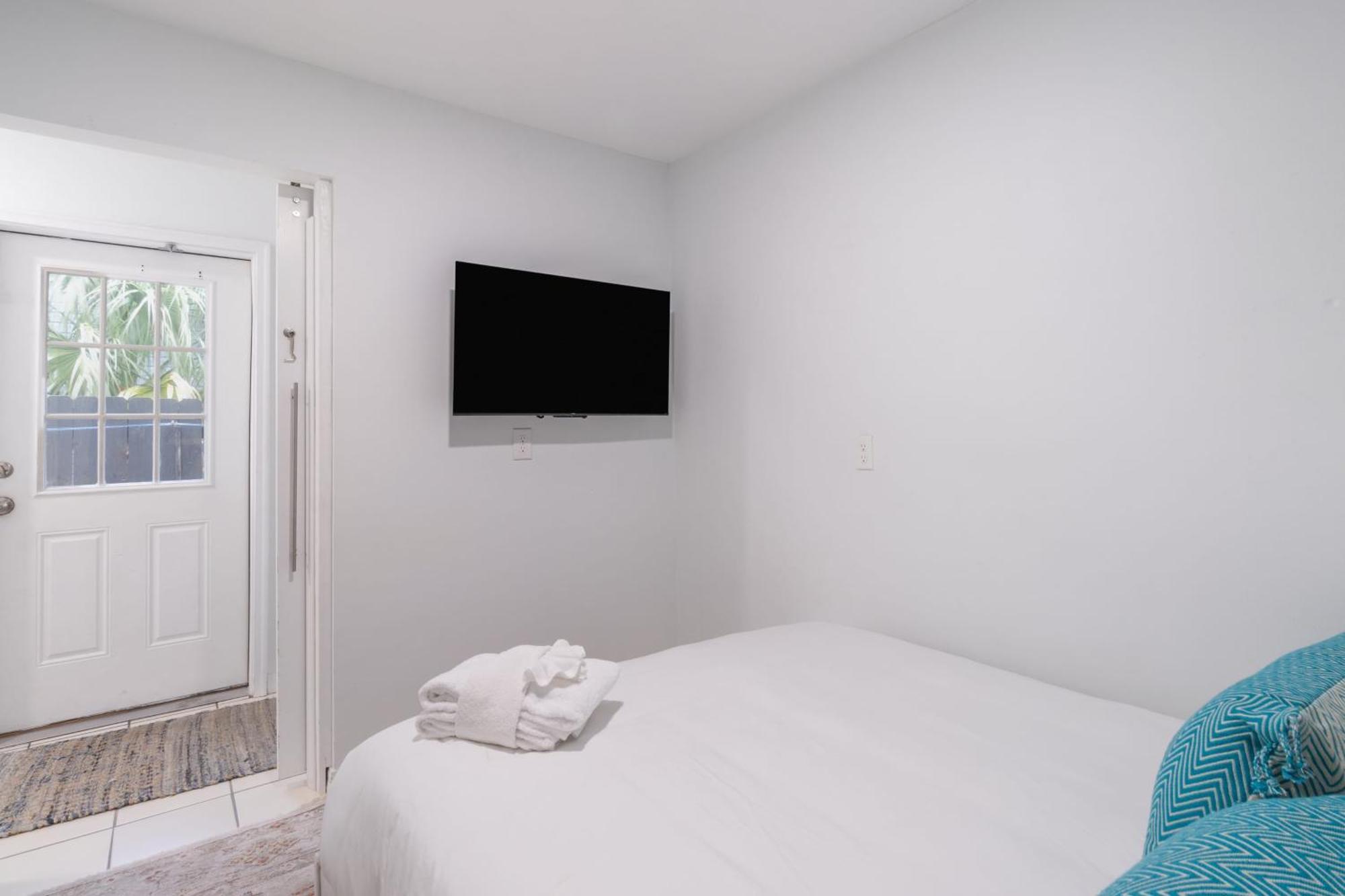 Dolphin By Avantstay 2 Mins Walk To W Pool Large Outdoor Entertaining Area Holiday home *