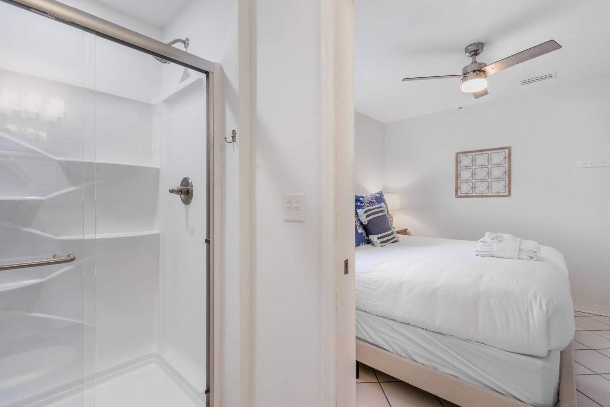 Dolphin By Avantstay 2 Mins Walk To W Pool Large Outdoor Entertaining Area Holiday home Destin