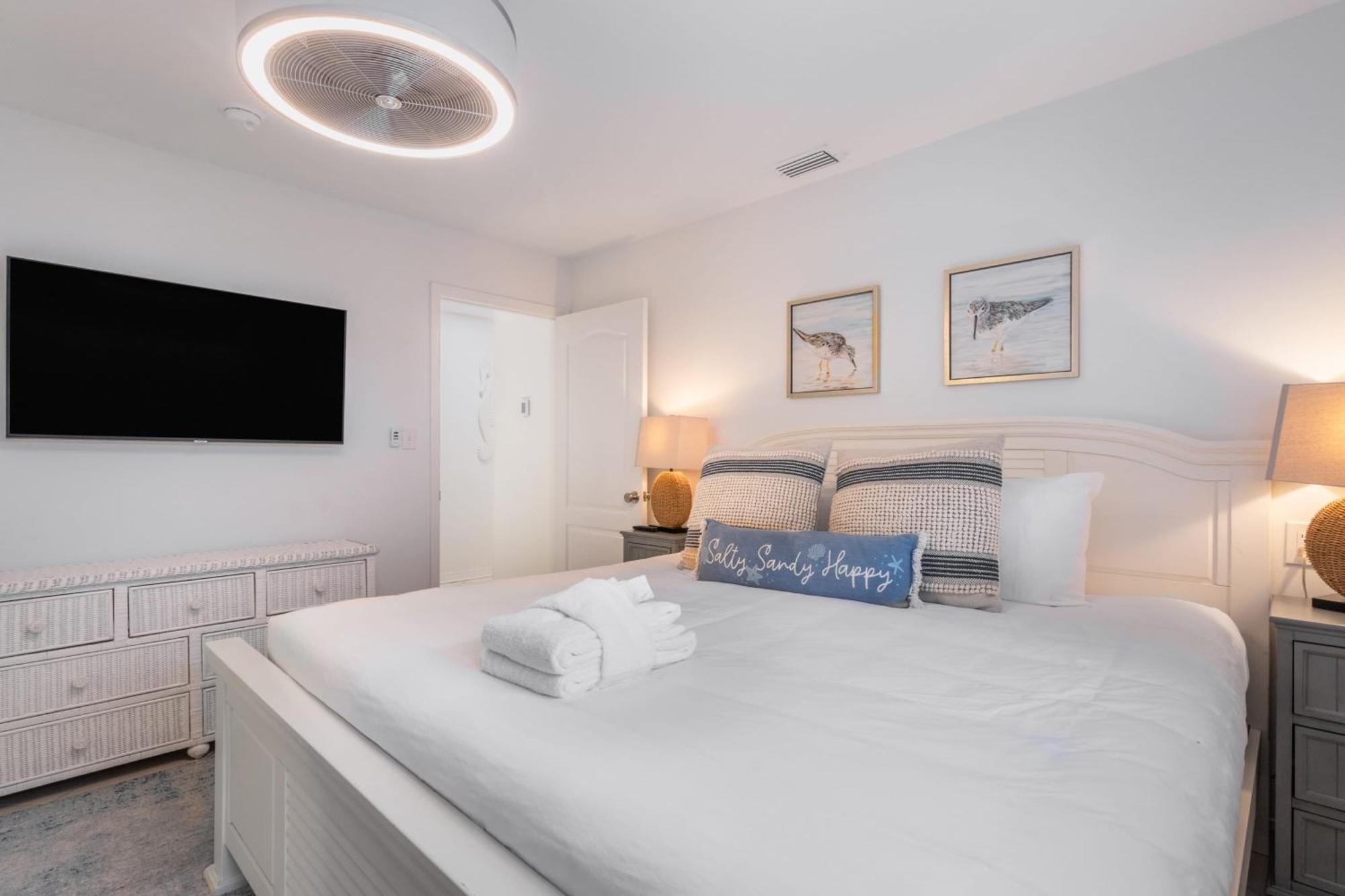 Holiday home Dolphin By Avantstay 2 Mins Walk To W Pool Large Outdoor Entertaining Area *