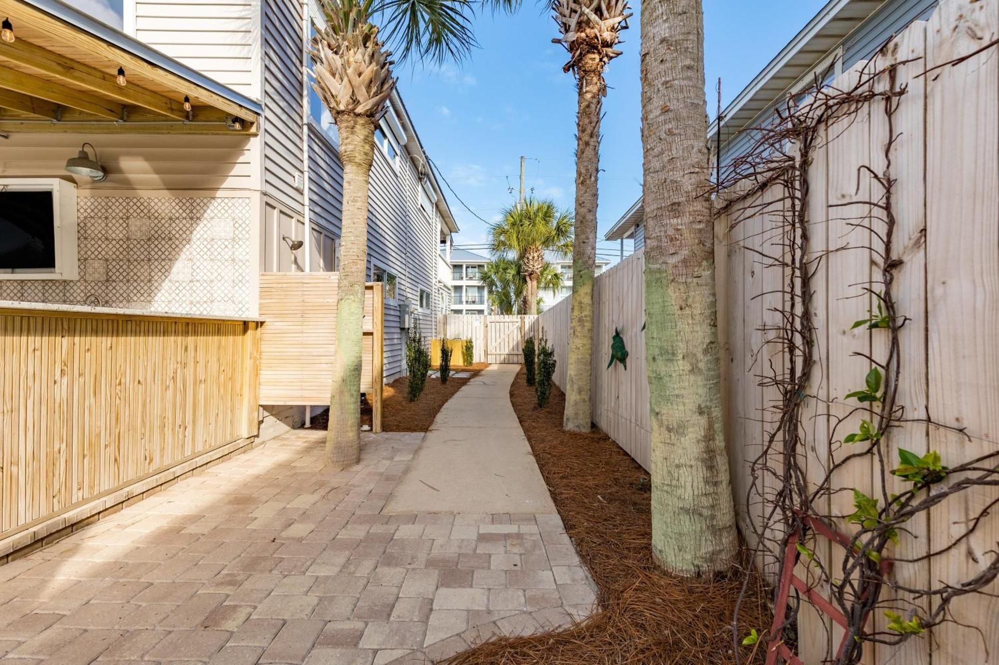 Dolphin By Avantstay 2 Mins Walk To W Pool Large Outdoor Entertaining Area Destin