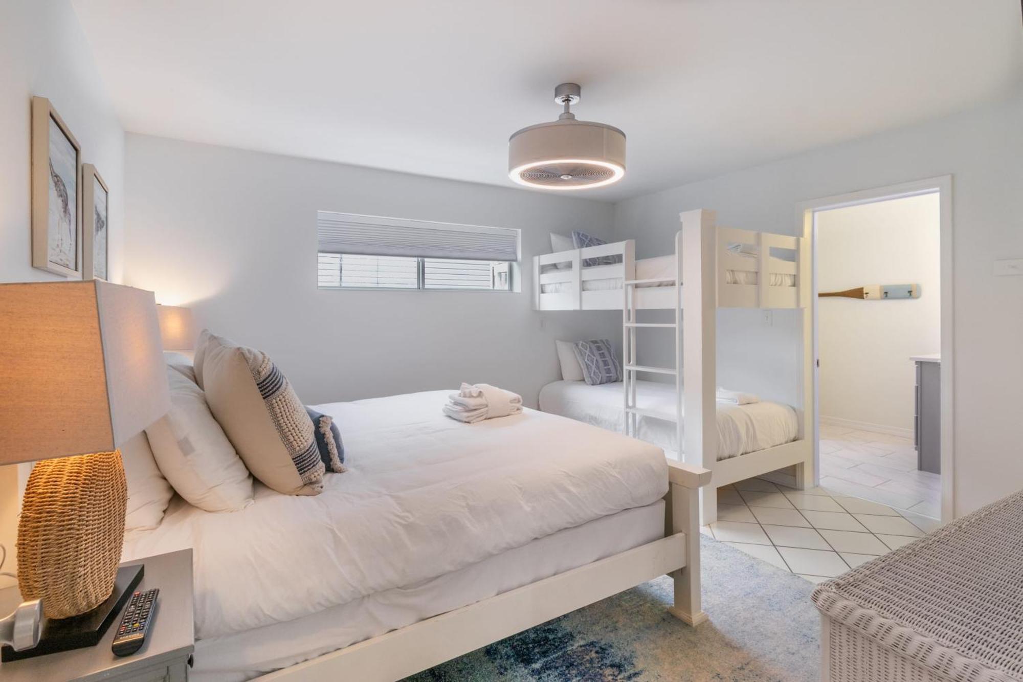 Holiday home Dolphin By Avantstay 2 Mins Walk To W Pool Large Outdoor Entertaining Area *