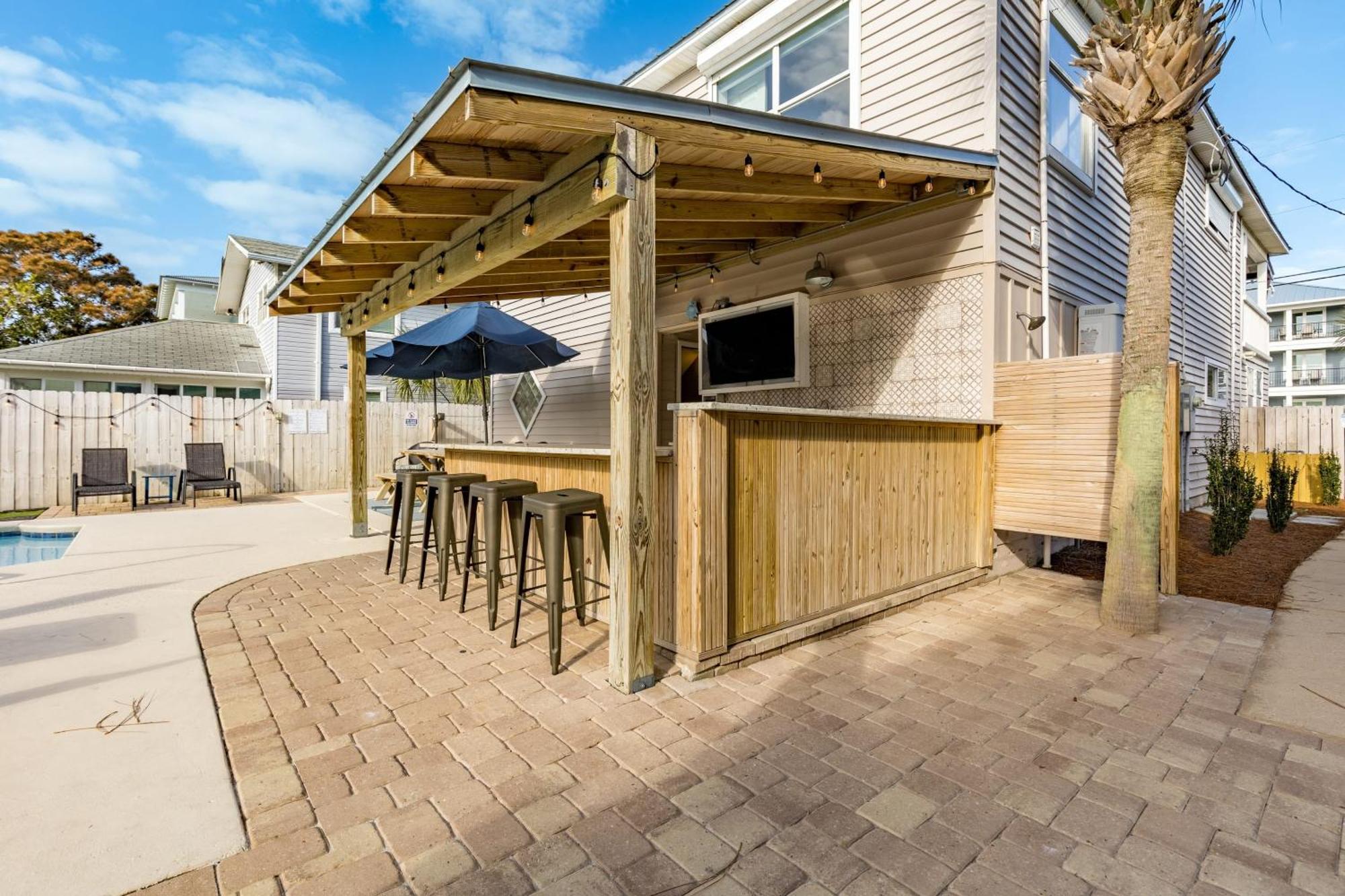 Dolphin By Avantstay 2 Mins Walk To W Pool Large Outdoor Entertaining Area Destin