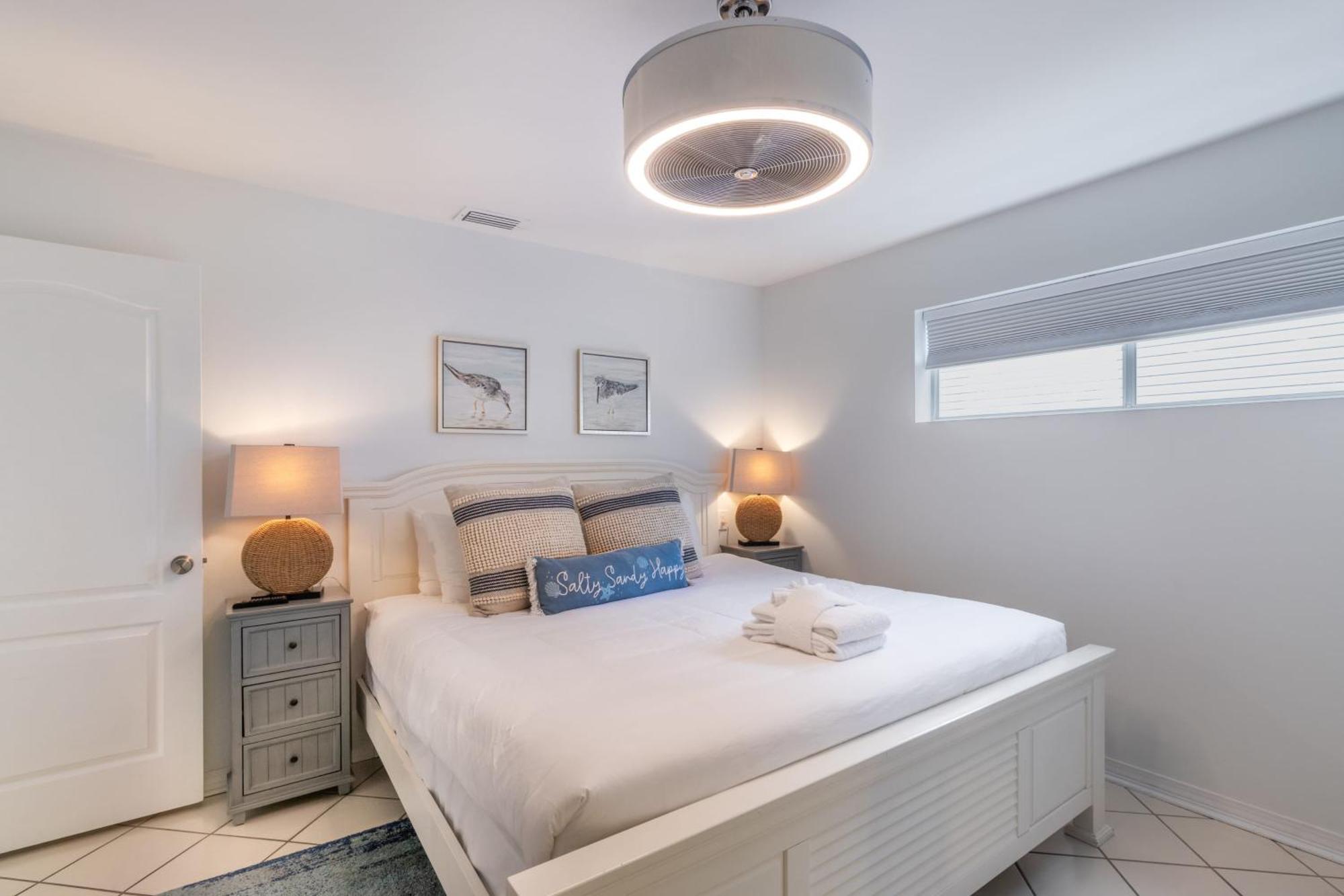 Holiday home Dolphin By Avantstay 2 Mins Walk To W Pool Large Outdoor Entertaining Area *